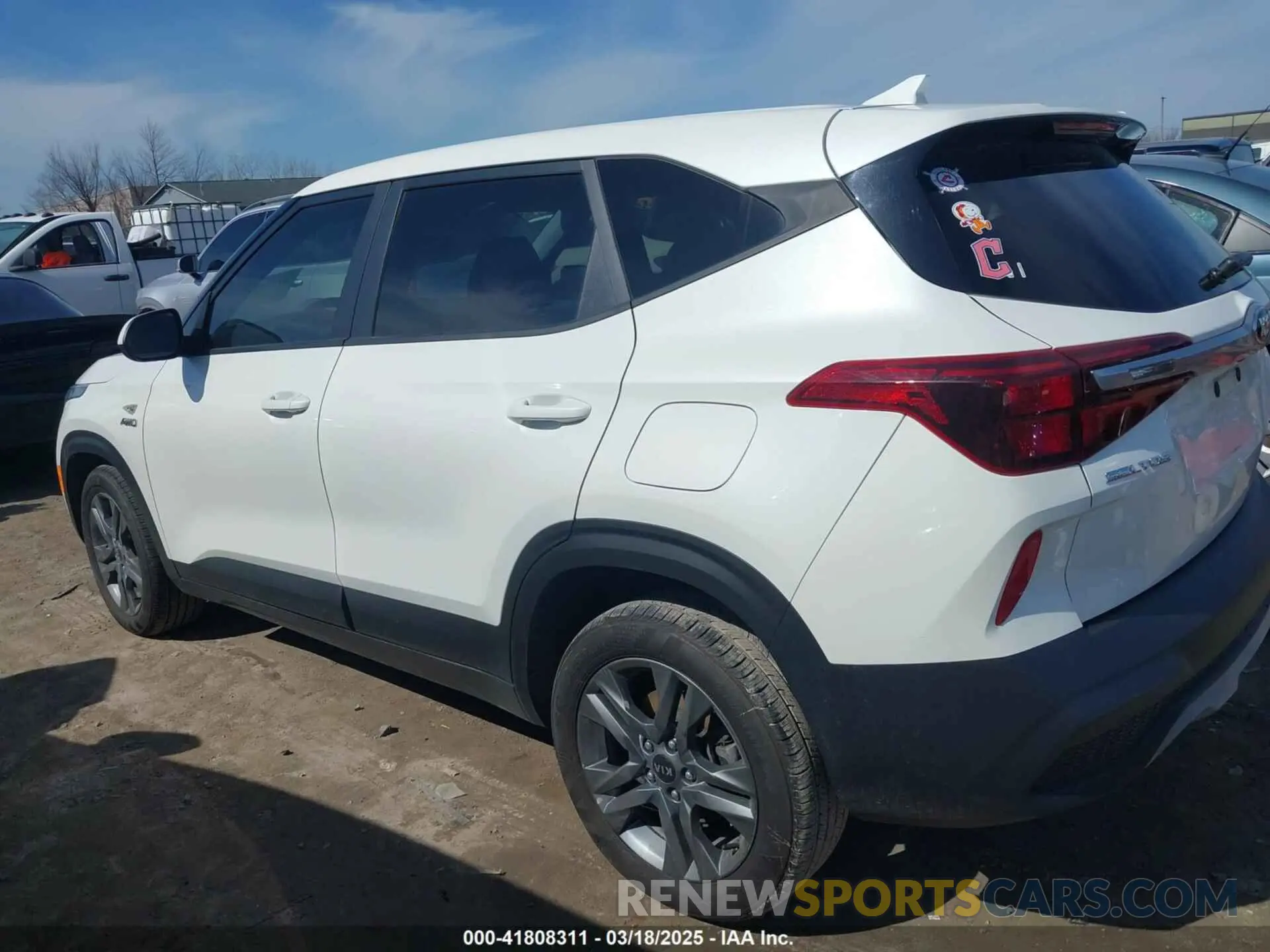 15 fotografías del automóvil dañado KNDEPCAA1M7104780 KIA SELTOS 2021