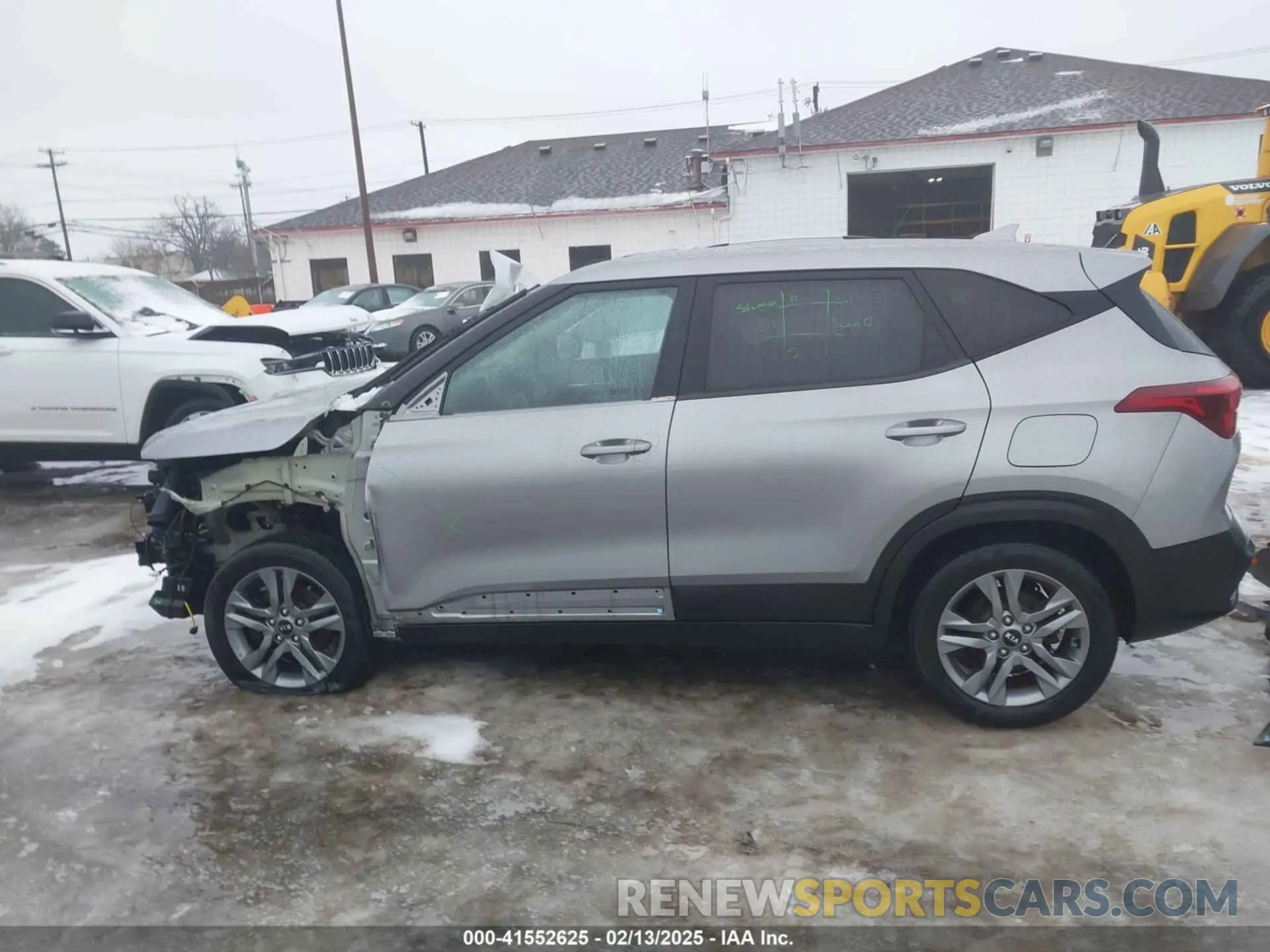 14 fotografías del automóvil dañado KNDEPCAA3M7186298 KIA SELTOS 2021
