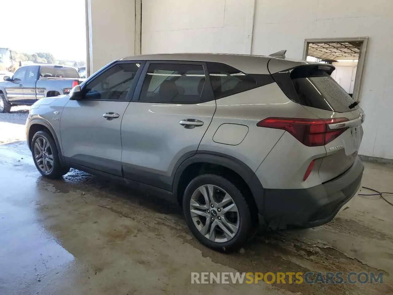 2 fotografías del automóvil dañado KNDEPCAA5M7131223 KIA SELTOS 2021