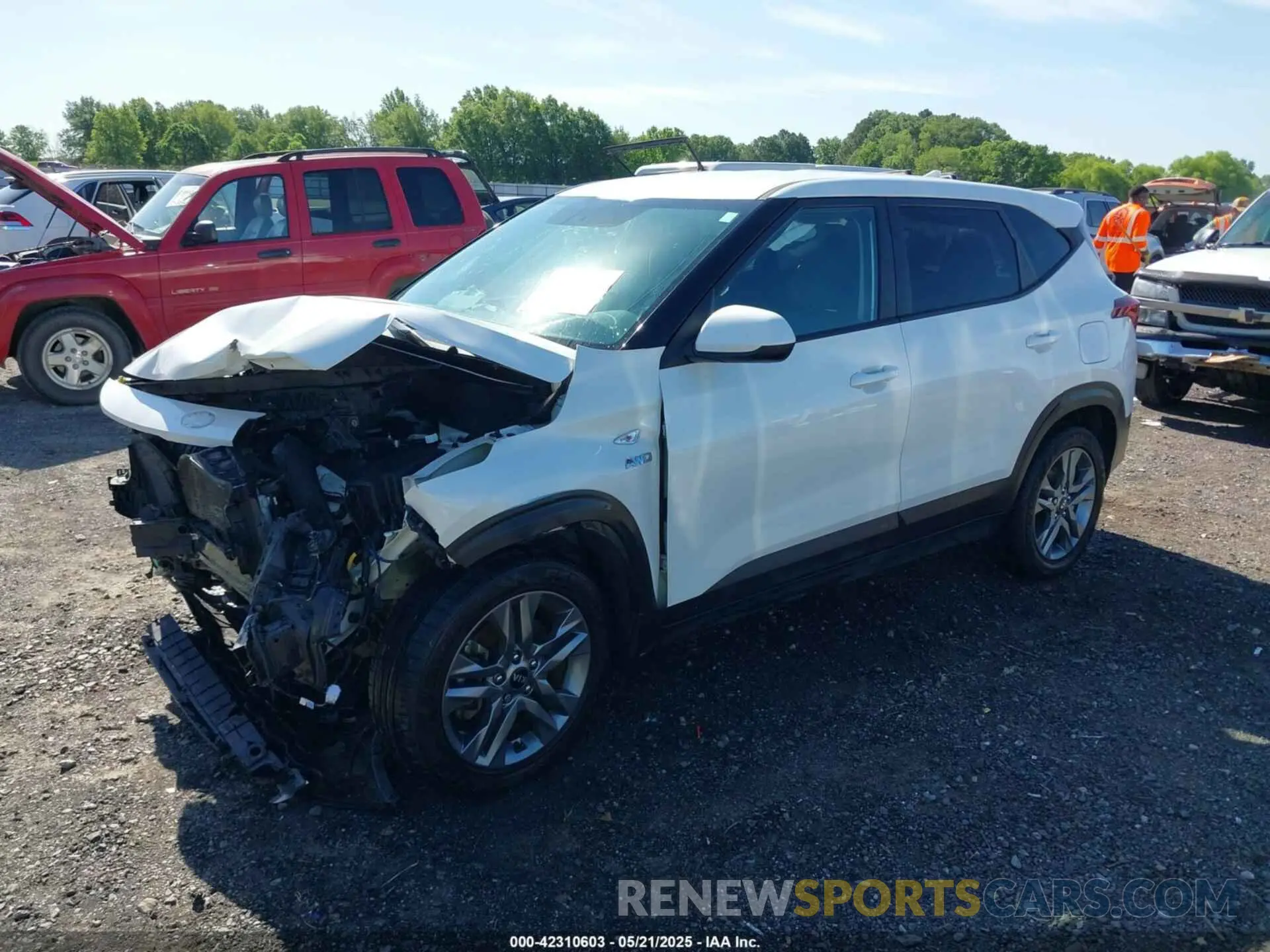 2 fotografías del automóvil dañado KNDEPCAA7M7049168 KIA SELTOS 2021