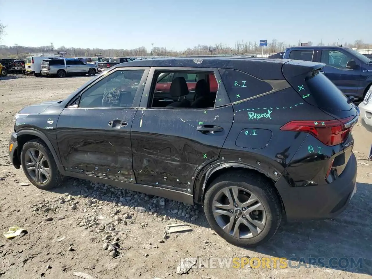 2 fotografías del automóvil dañado KNDEPCAA7M7126878 KIA SELTOS 2021