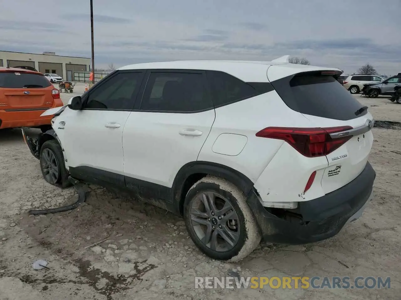 2 fotografías del automóvil dañado KNDEPCAA7M7160366 KIA SELTOS 2021