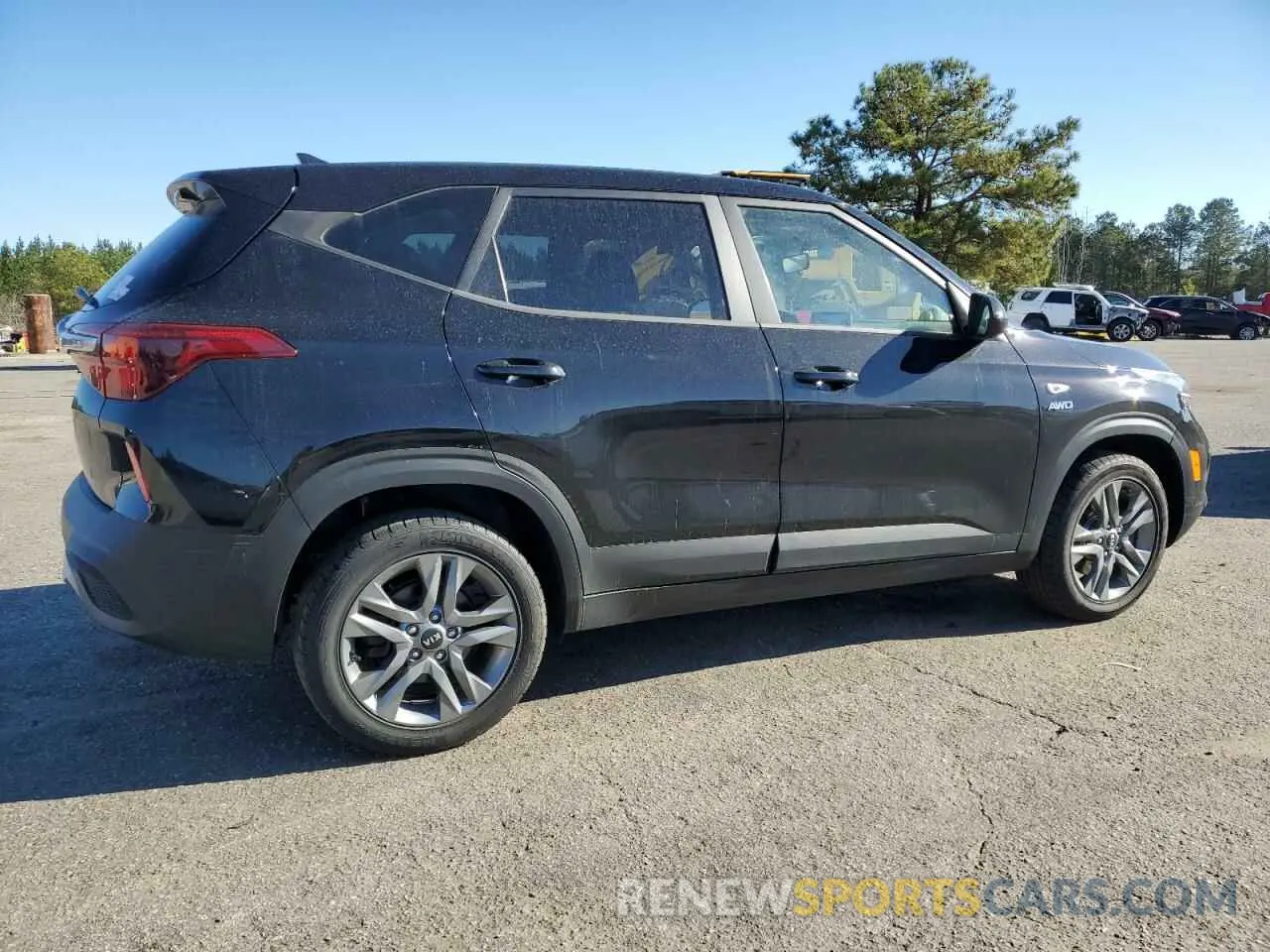 3 fotografías del automóvil dañado KNDEPCAA8M7107241 KIA SELTOS 2021