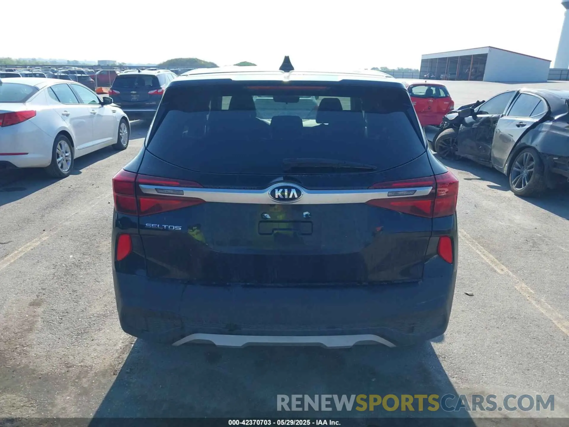 17 fotografías del automóvil dañado KNDEPCAA9M7103943 KIA SELTOS 2021