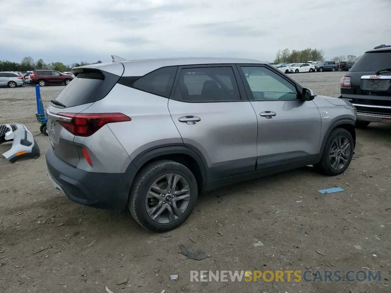 3 fotografías del automóvil dañado KNDEPCAAXM7092614 KIA SELTOS 2021