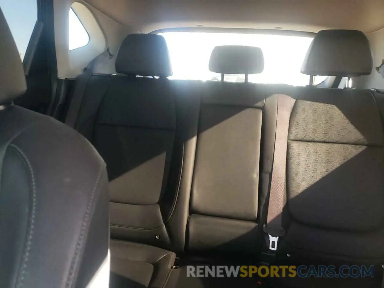 10 fotografías del automóvil dañado KNDERCAA1M7130483 KIA SELTOS 2021