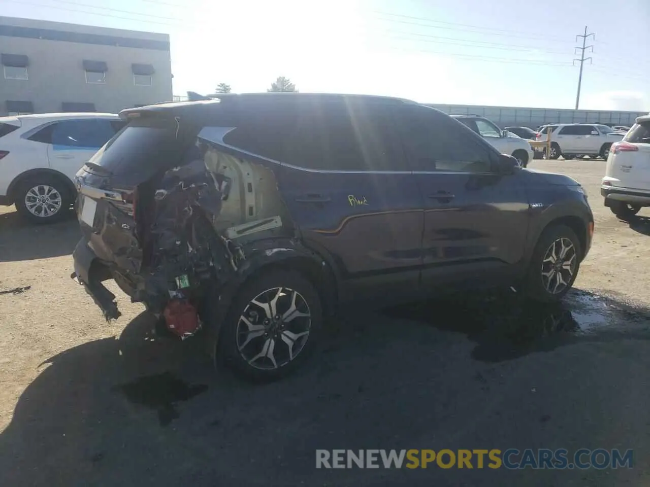 3 fotografías del automóvil dañado KNDERCAA1M7130483 KIA SELTOS 2021