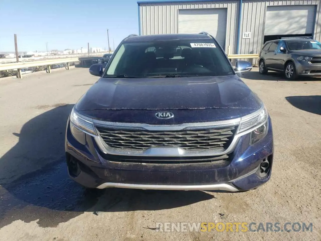 5 fotografías del automóvil dañado KNDERCAA1M7130483 KIA SELTOS 2021