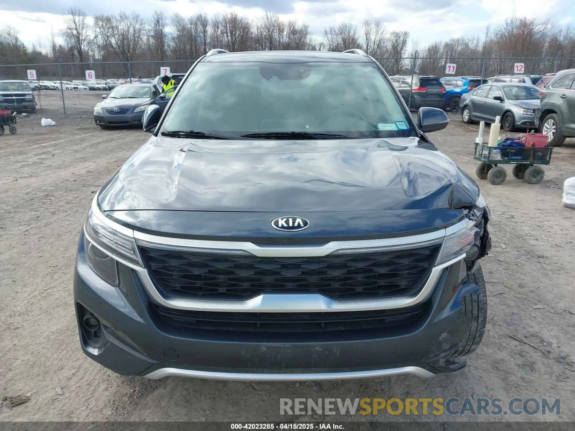 12 fotografías del automóvil dañado KNDERCAA2M7137118 KIA SELTOS 2021