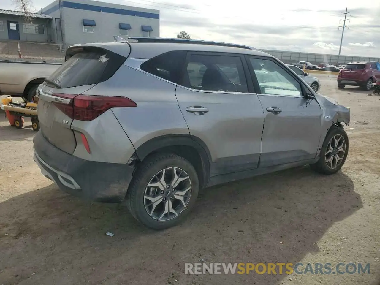 3 fotografías del automóvil dañado KNDERCAA3M7072747 KIA SELTOS 2021