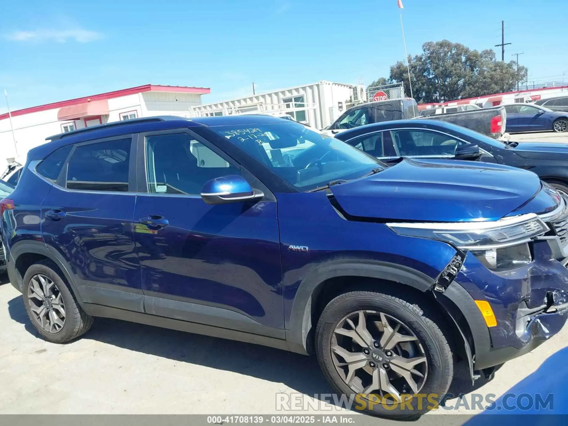 12 fotografías del automóvil dañado KNDERCAA3M7076667 KIA SELTOS 2021