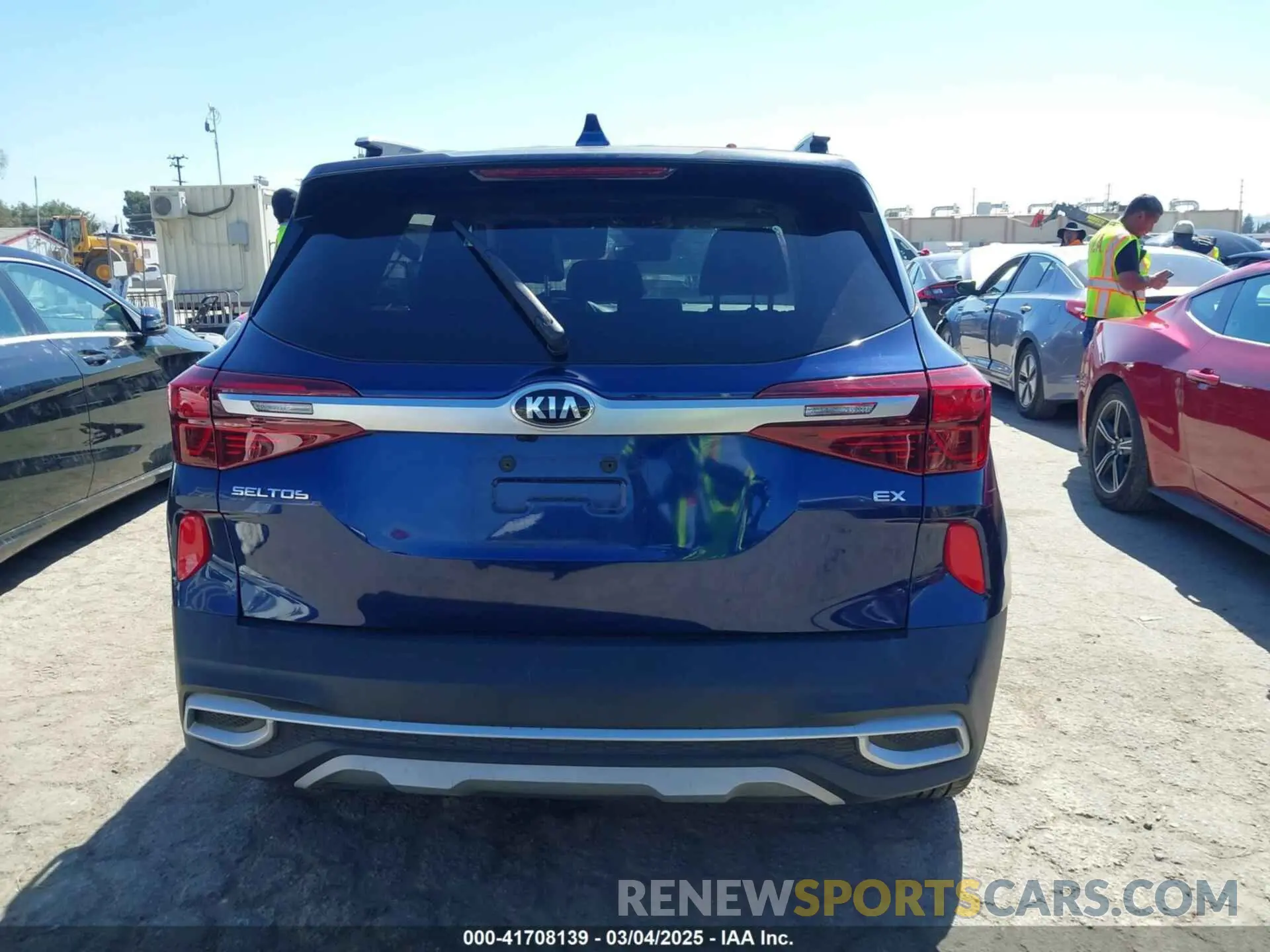 15 fotografías del automóvil dañado KNDERCAA3M7076667 KIA SELTOS 2021
