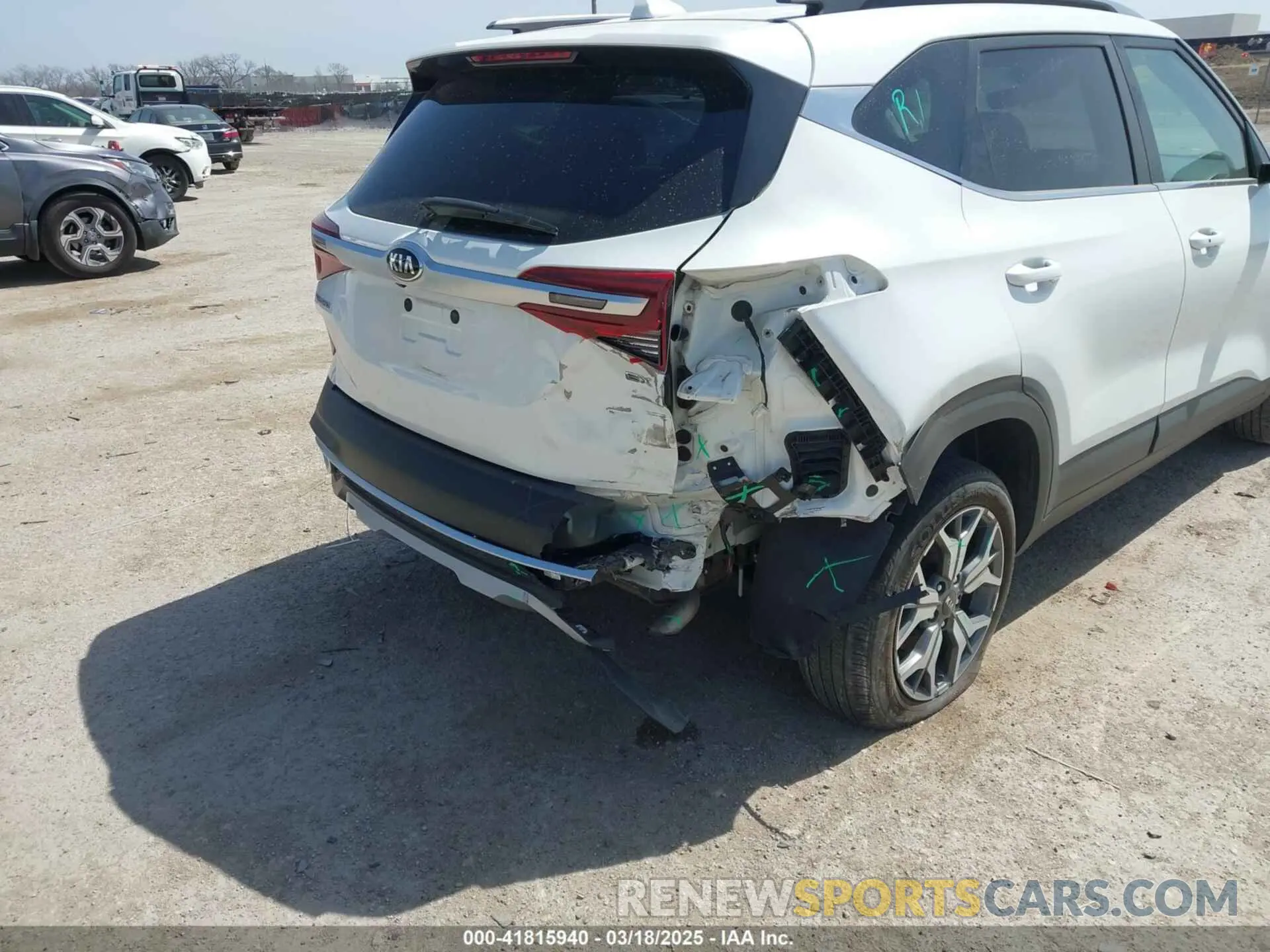 12 fotografías del automóvil dañado KNDERCAA4M7165986 KIA SELTOS 2021