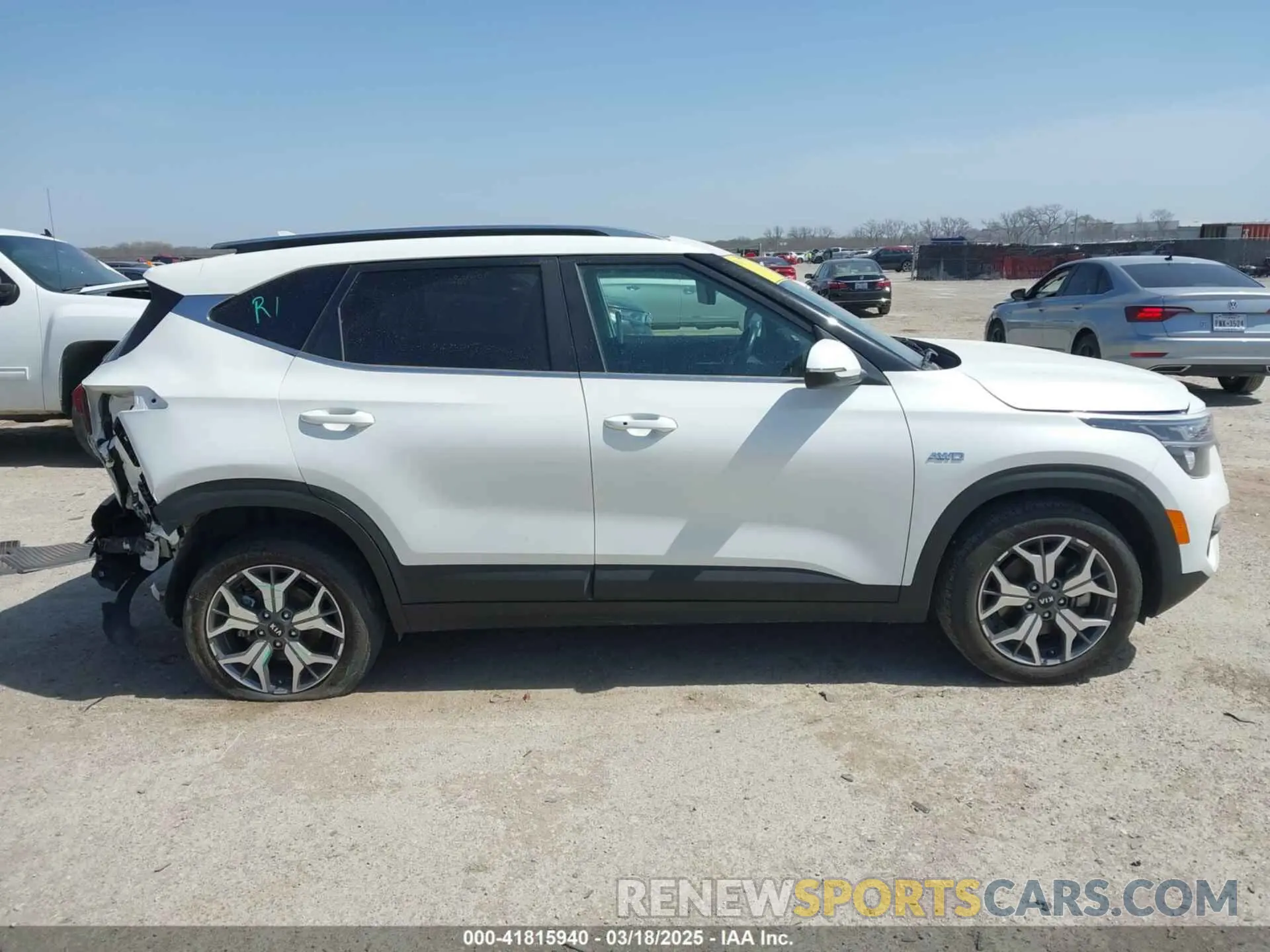 14 fotografías del automóvil dañado KNDERCAA4M7165986 KIA SELTOS 2021