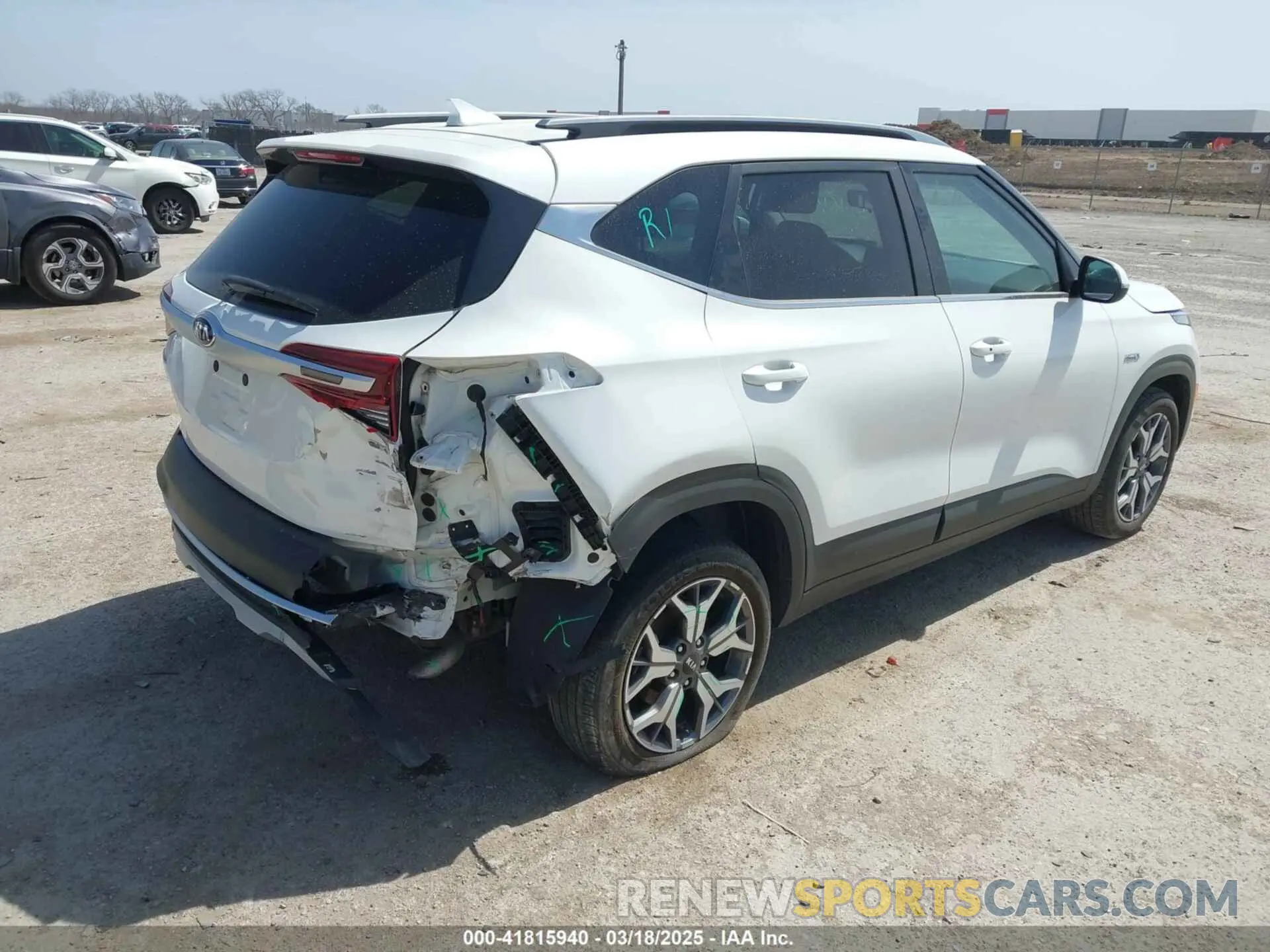 4 fotografías del automóvil dañado KNDERCAA4M7165986 KIA SELTOS 2021