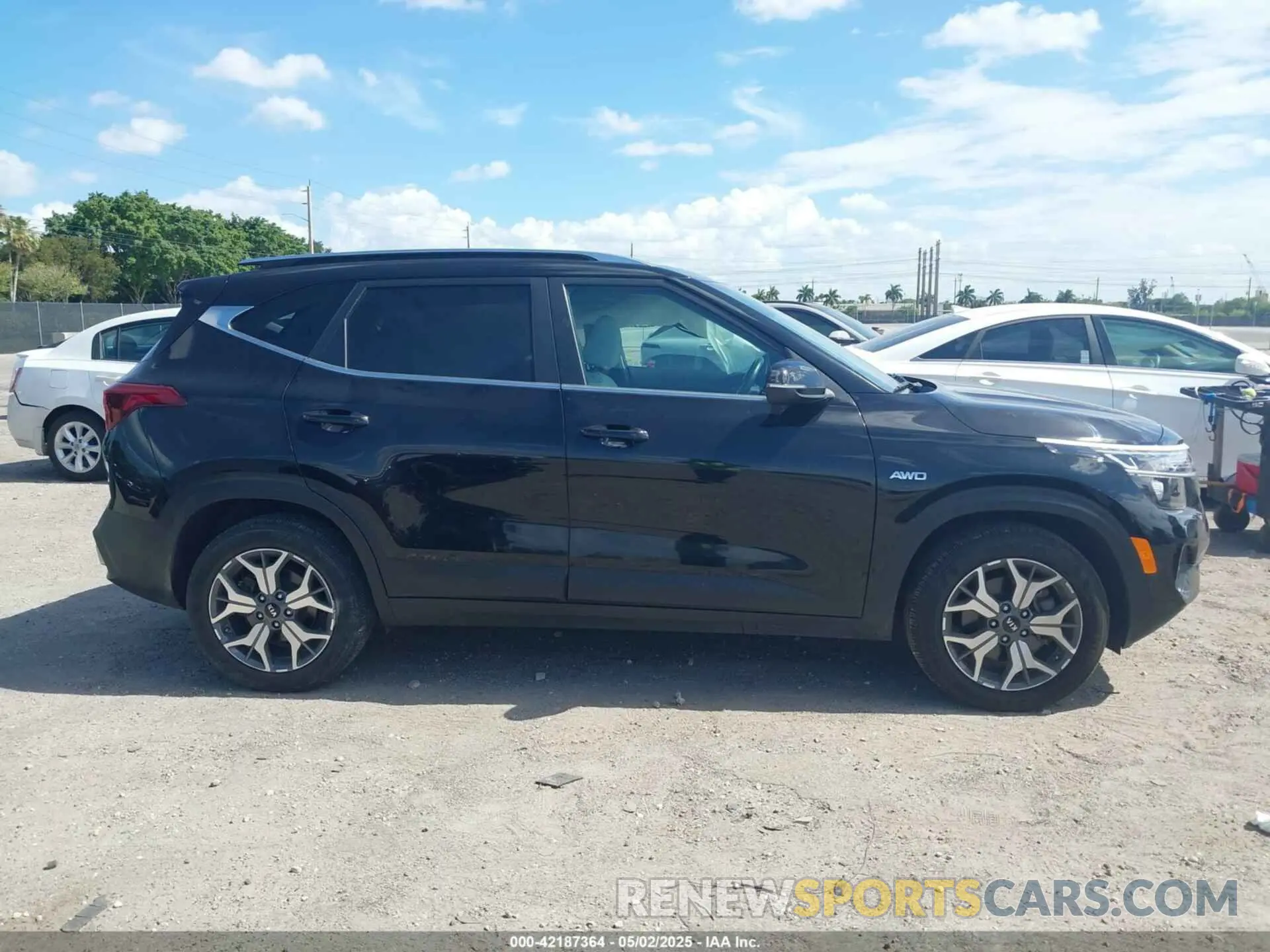 13 fotografías del automóvil dañado KNDERCAA5M7207873 KIA SELTOS 2021