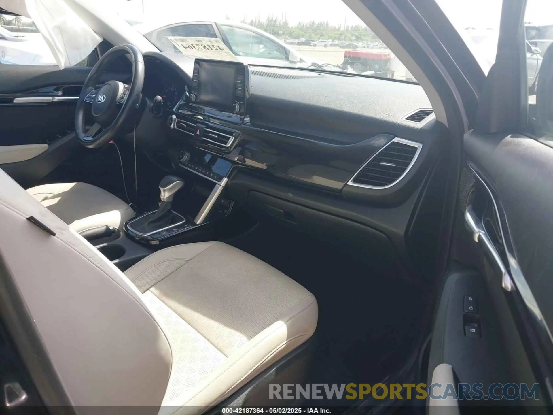 5 fotografías del automóvil dañado KNDERCAA5M7207873 KIA SELTOS 2021