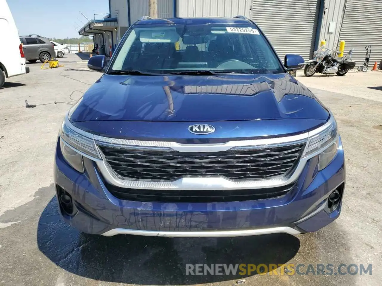 5 fotografías del automóvil dañado KNDERCAA6M7158246 KIA SELTOS 2021