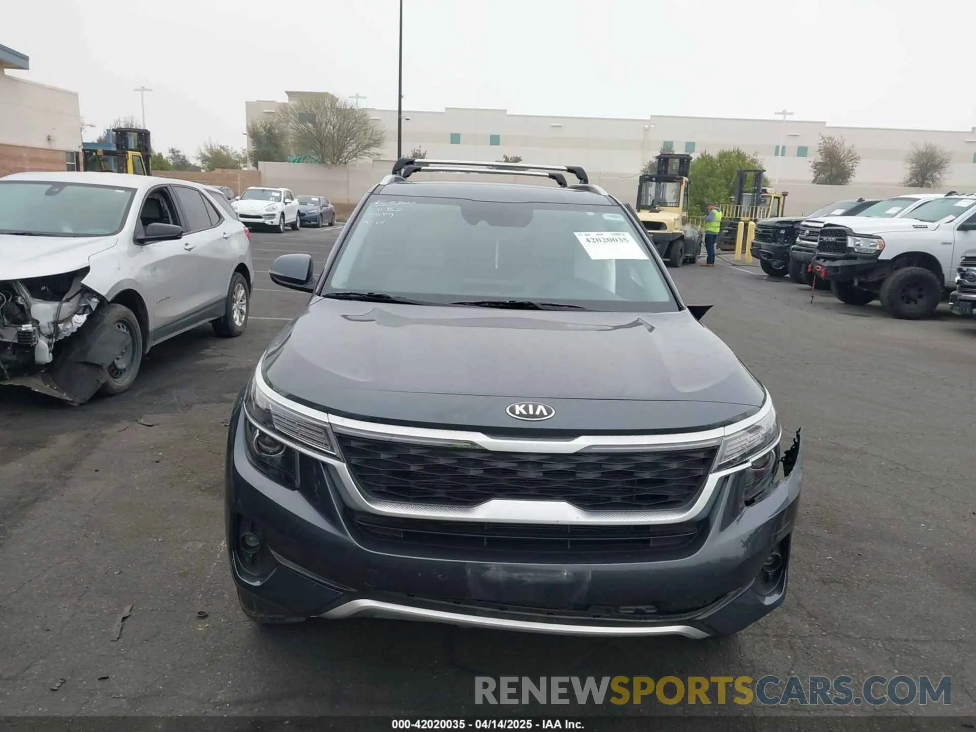 13 fotografías del automóvil dañado KNDERCAA7M7155081 KIA SELTOS 2021