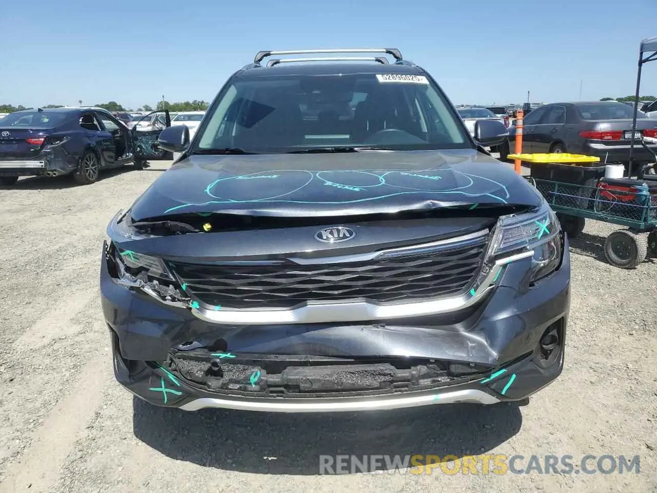 5 fotografías del automóvil dañado KNDERCAA7M7196505 KIA SELTOS 2021