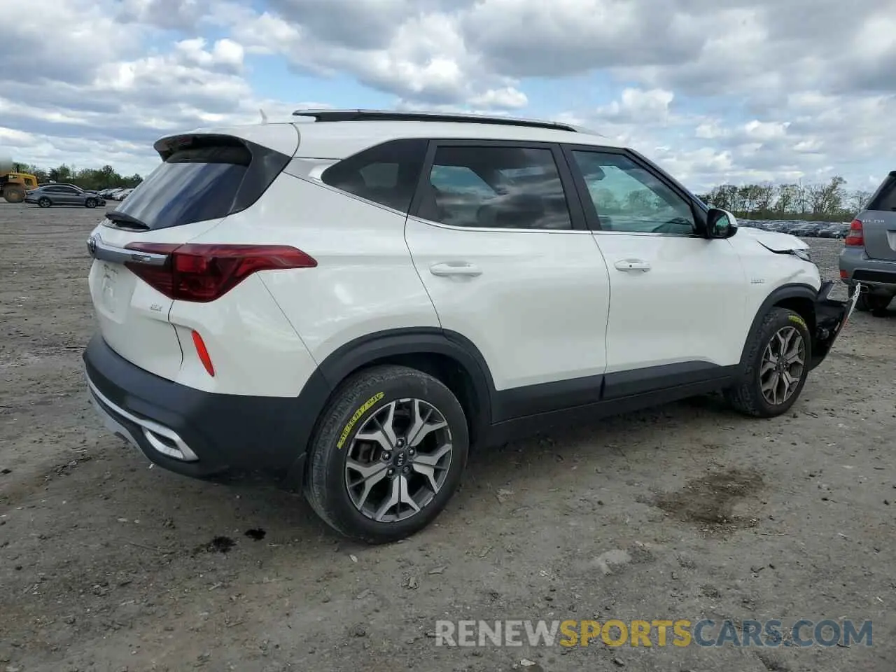 3 fotografías del automóvil dañado KNDERCAA8M7101935 KIA SELTOS 2021