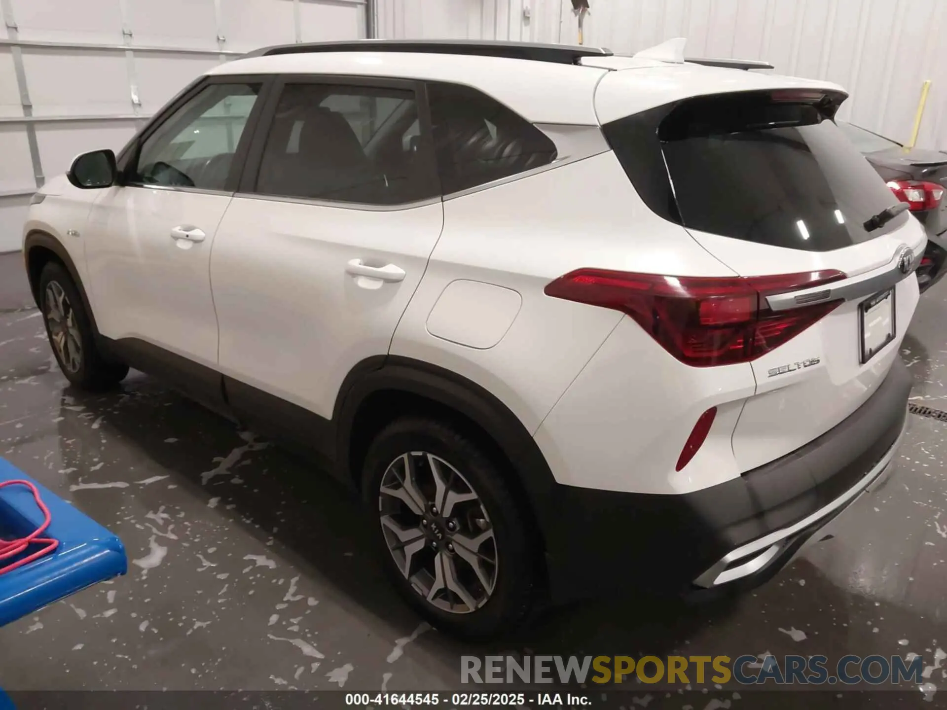 3 fotografías del automóvil dañado KNDERCAA9M7118064 KIA SELTOS 2021