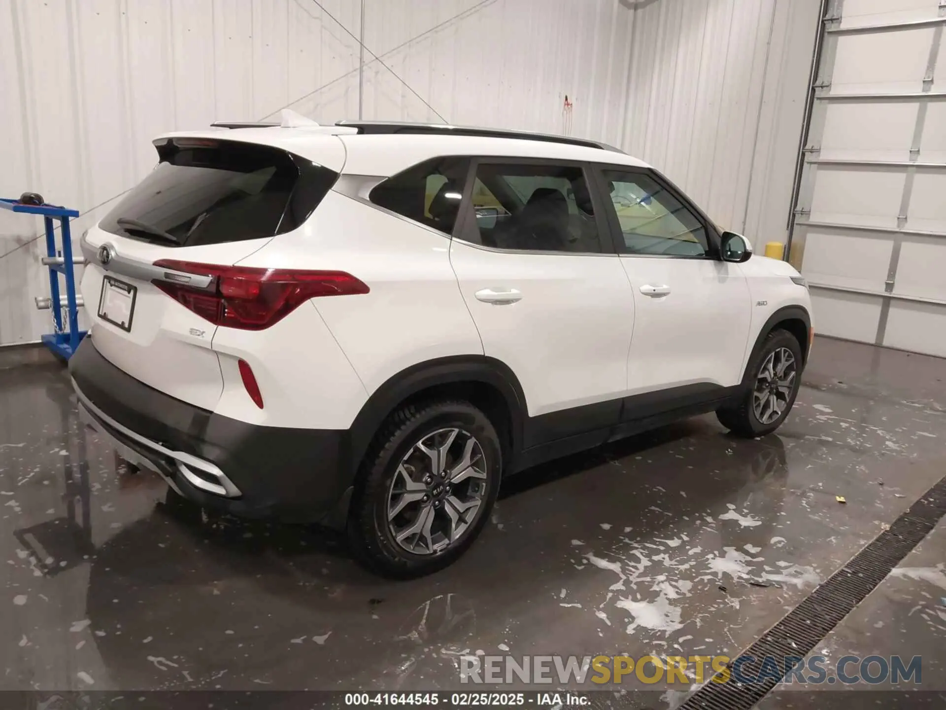 4 fotografías del automóvil dañado KNDERCAA9M7118064 KIA SELTOS 2021