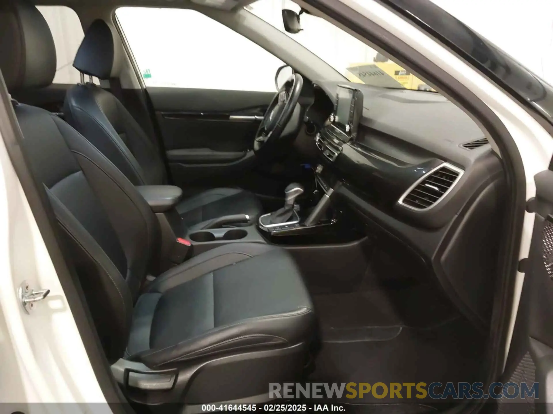 5 fotografías del automóvil dañado KNDERCAA9M7118064 KIA SELTOS 2021