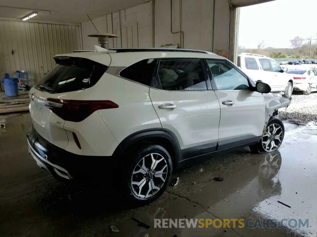 3 fotografías del automóvil dañado KNDERCAA9M7163599 KIA SELTOS 2021