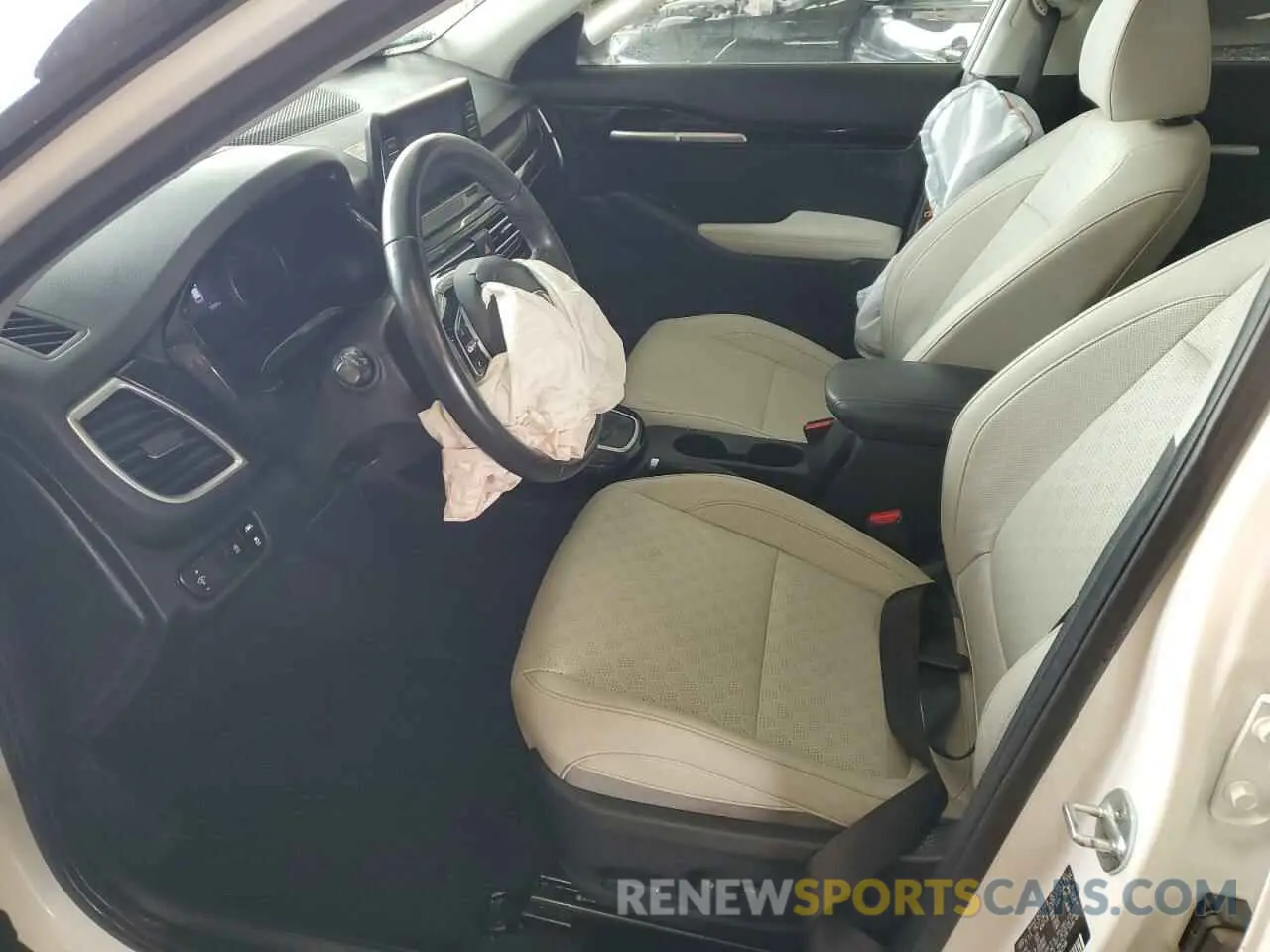 7 fotografías del automóvil dañado KNDERCAA9M7163599 KIA SELTOS 2021