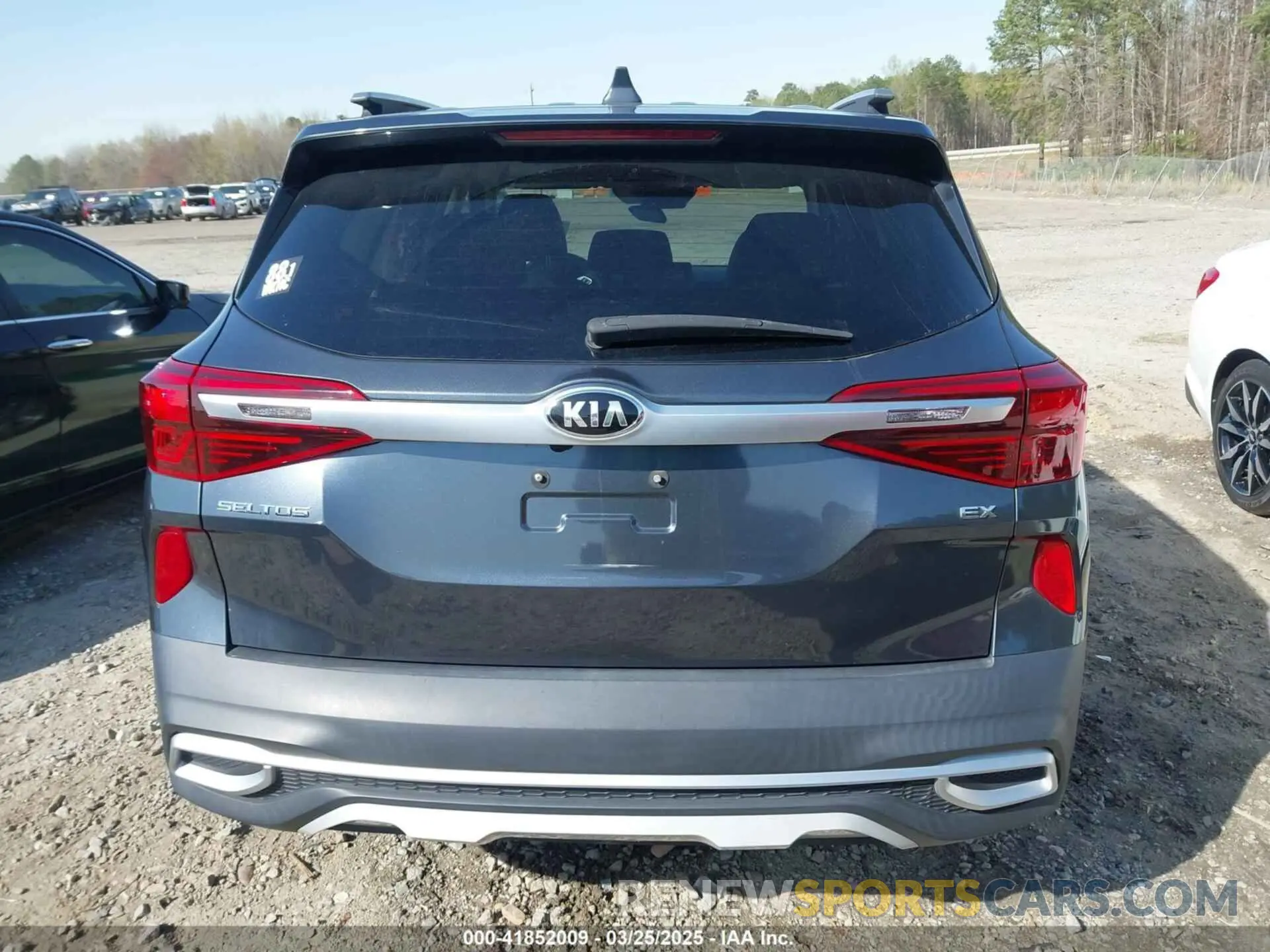 17 fotografías del automóvil dañado KNDERCAAXM7119935 KIA SELTOS 2021