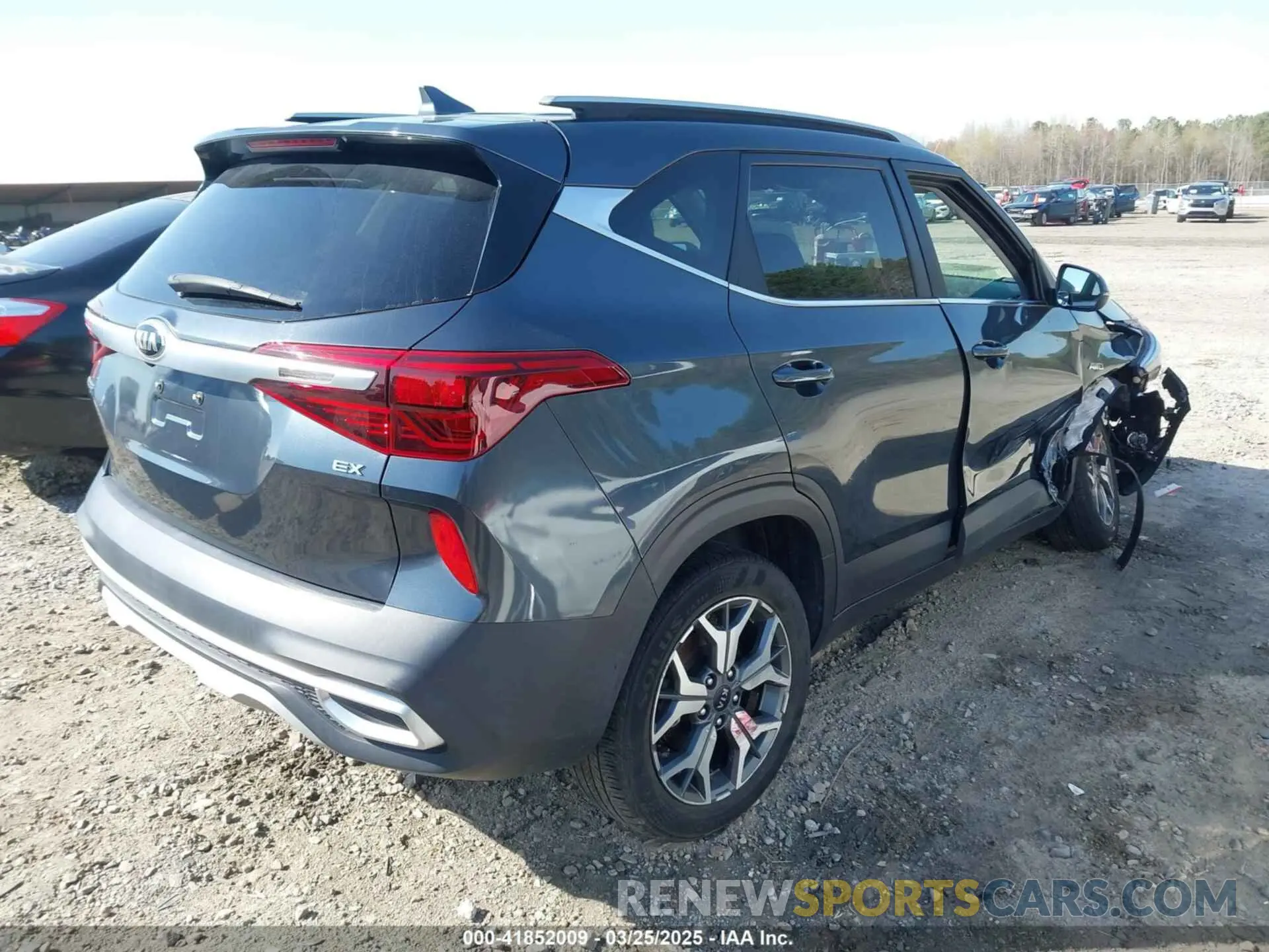 4 fotografías del automóvil dañado KNDERCAAXM7119935 KIA SELTOS 2021