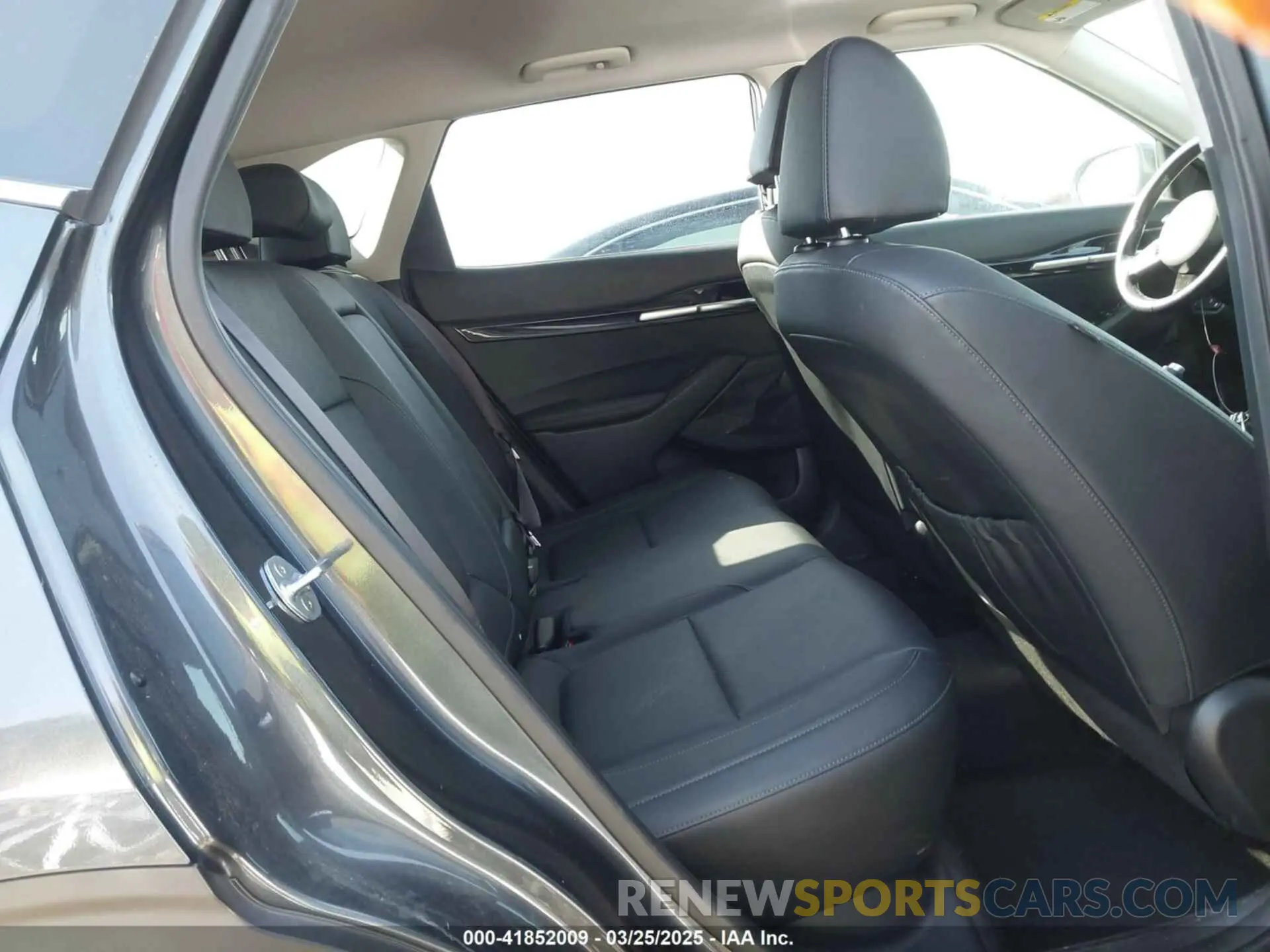 8 fotografías del automóvil dañado KNDERCAAXM7119935 KIA SELTOS 2021