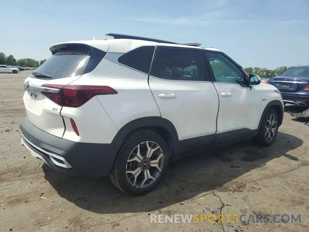 3 fotografías del automóvil dañado KNDERCAAXM7193291 KIA SELTOS 2021