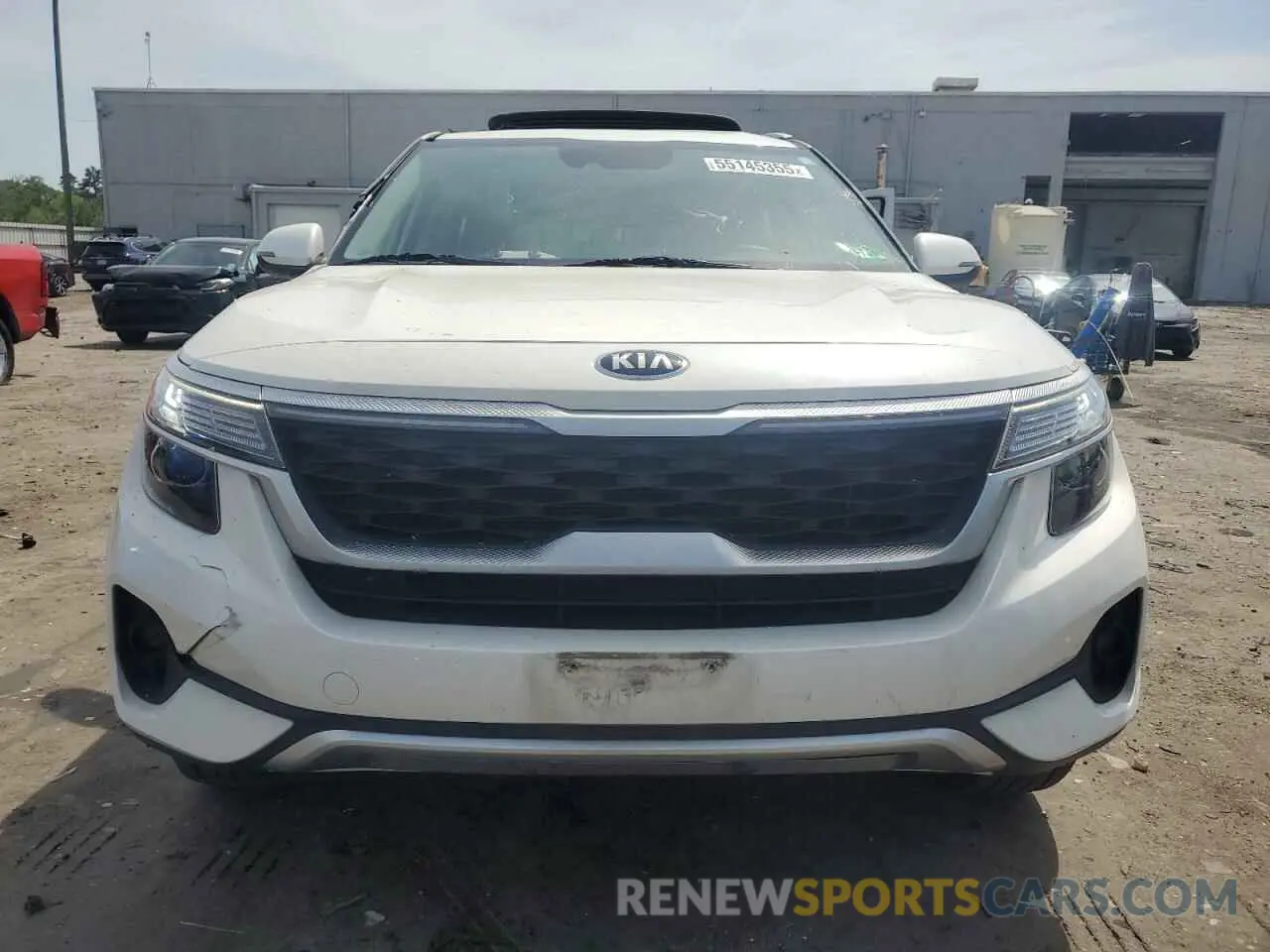 5 fotografías del automóvil dañado KNDERCAAXM7193291 KIA SELTOS 2021