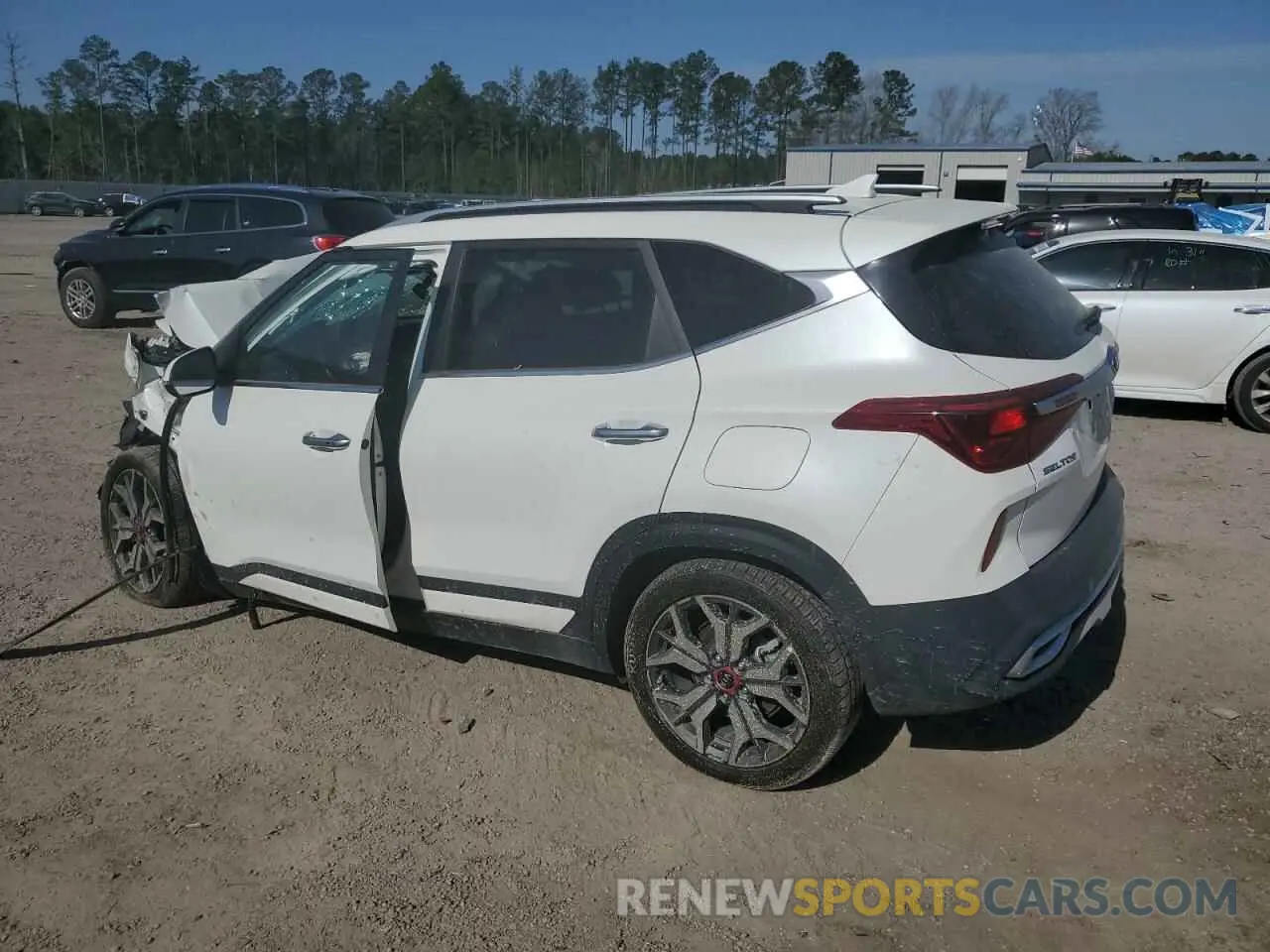2 fotografías del automóvil dañado KNDETCA20M7140125 KIA SELTOS 2021
