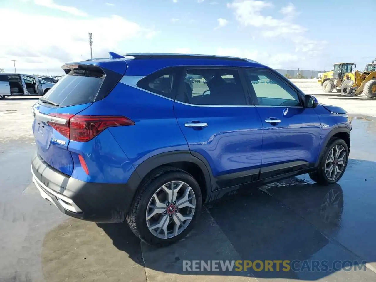 3 fotografías del automóvil dañado KNDETCA21M7072840 KIA SELTOS 2021