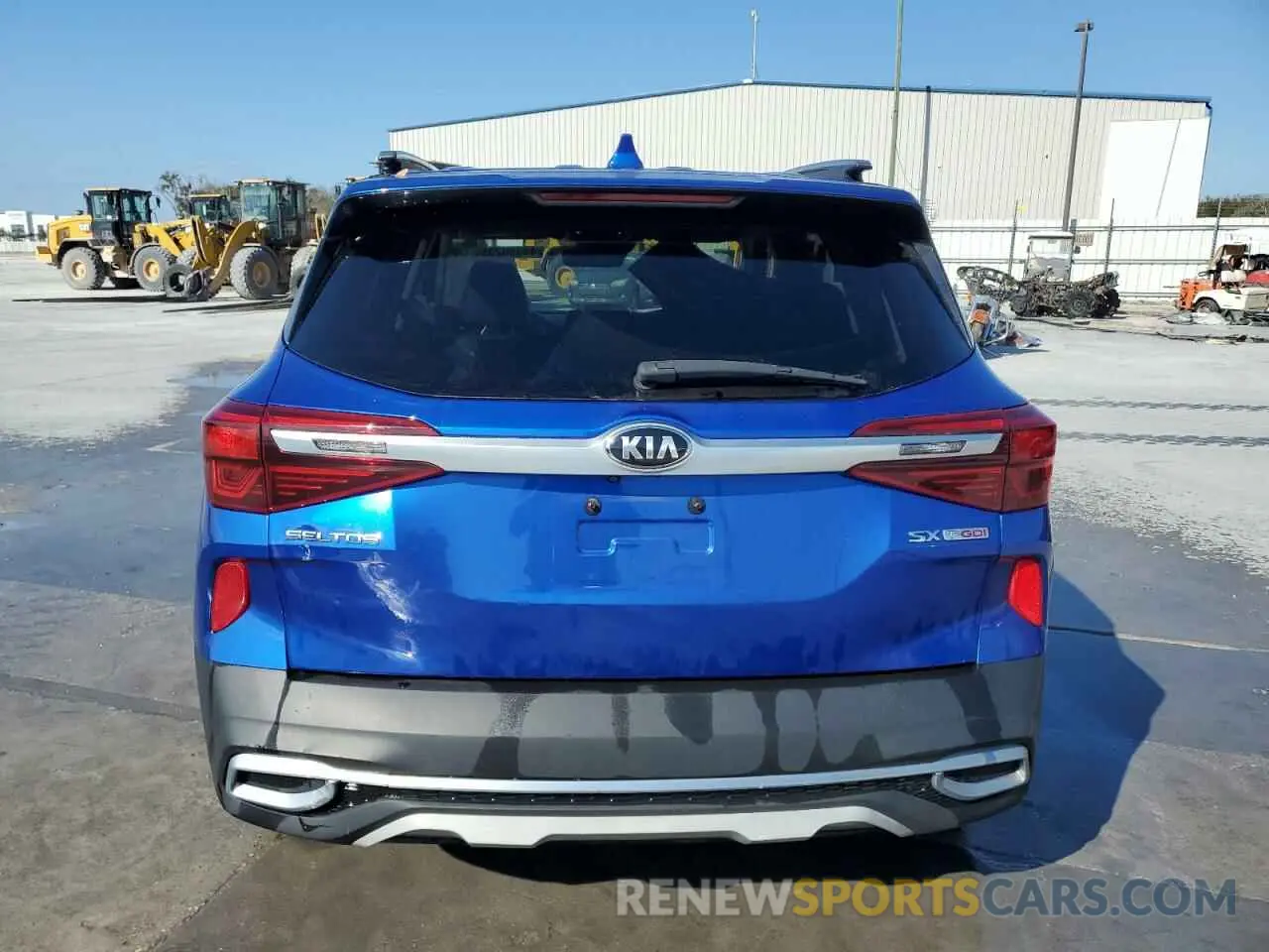 6 fotografías del automóvil dañado KNDETCA21M7072840 KIA SELTOS 2021