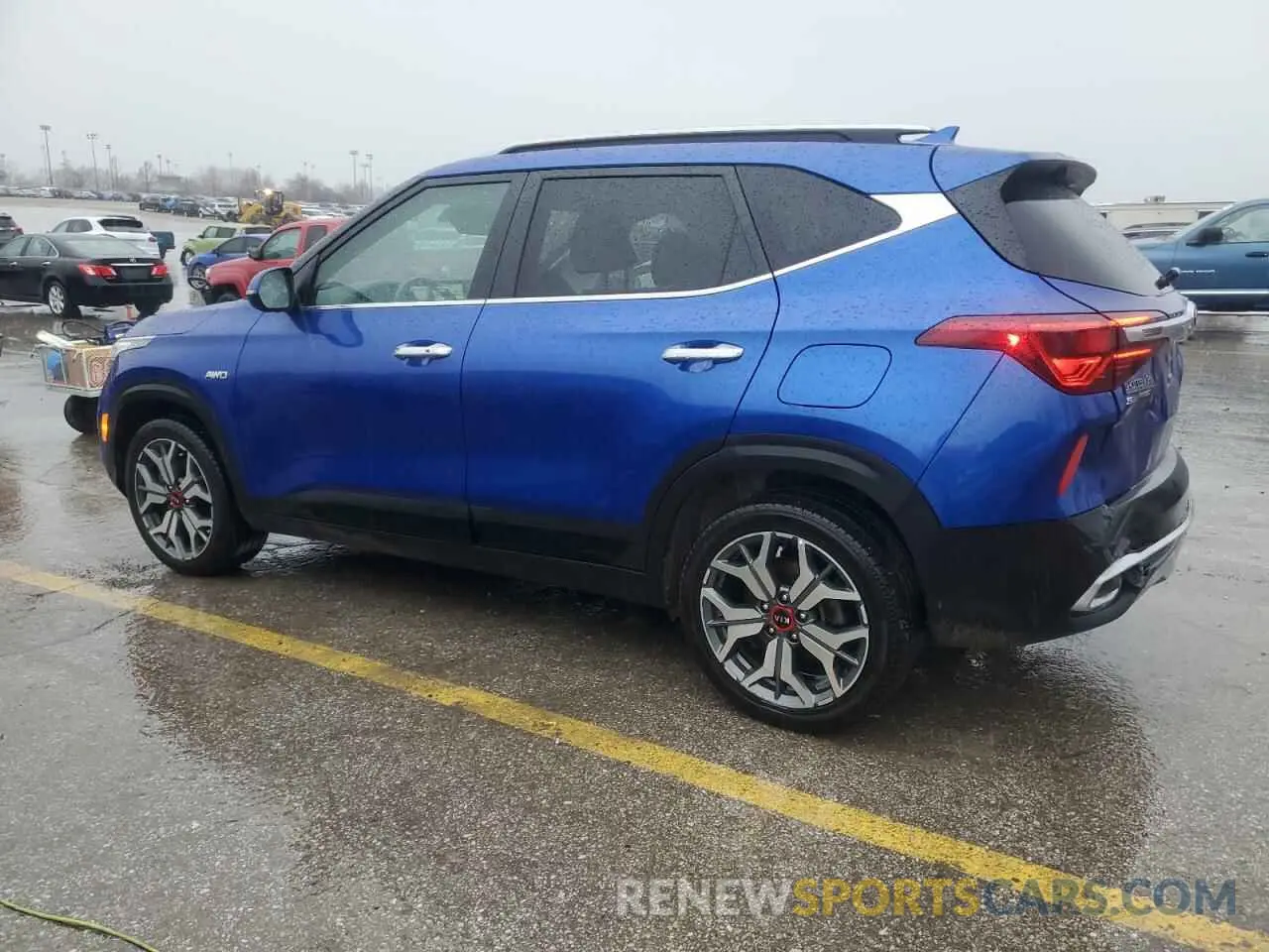 2 fotografías del automóvil dañado KNDETCA21M7111314 KIA SELTOS 2021