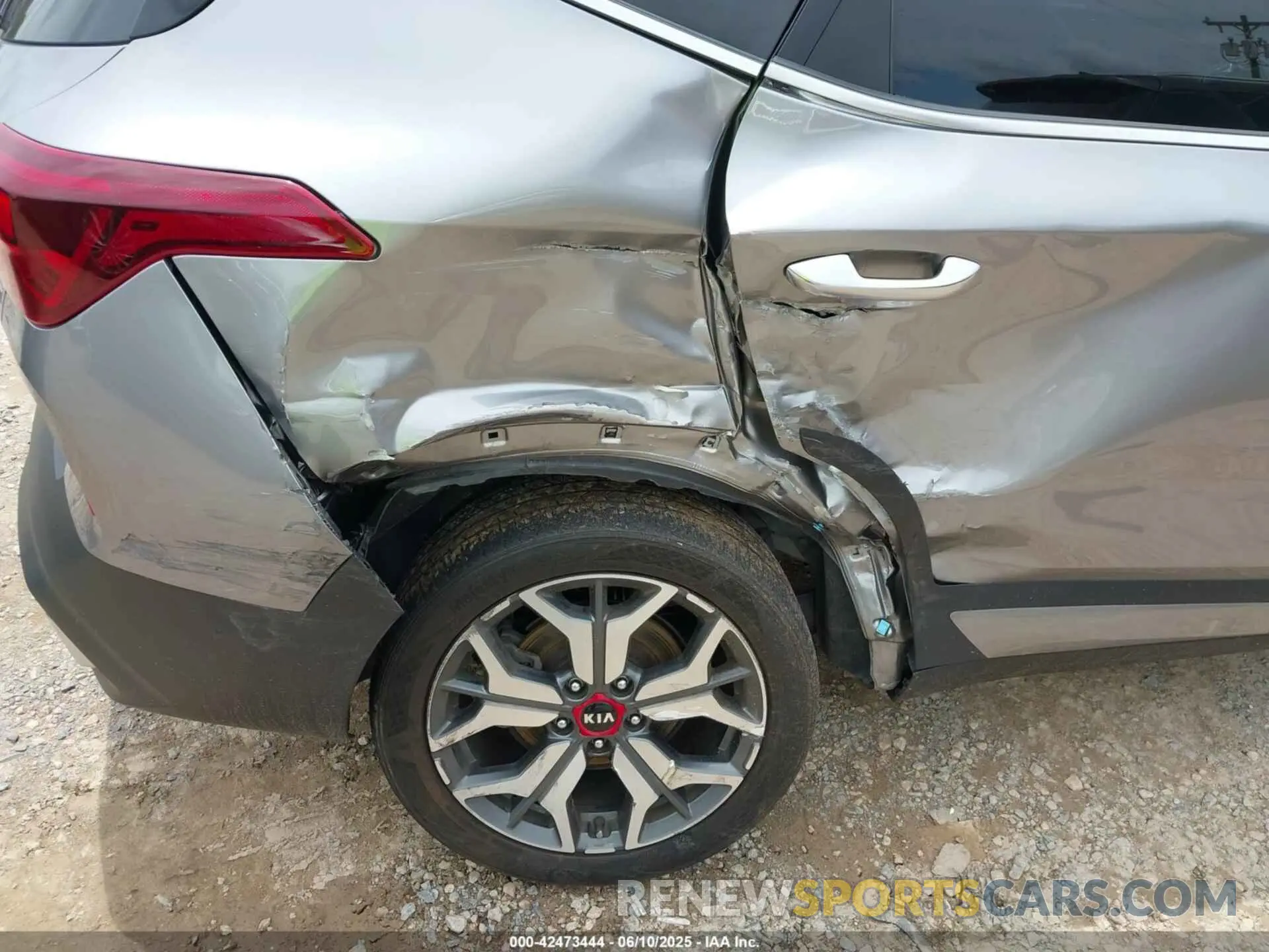 6 fotografías del automóvil dañado KNDETCA21M7143521 KIA SELTOS 2021