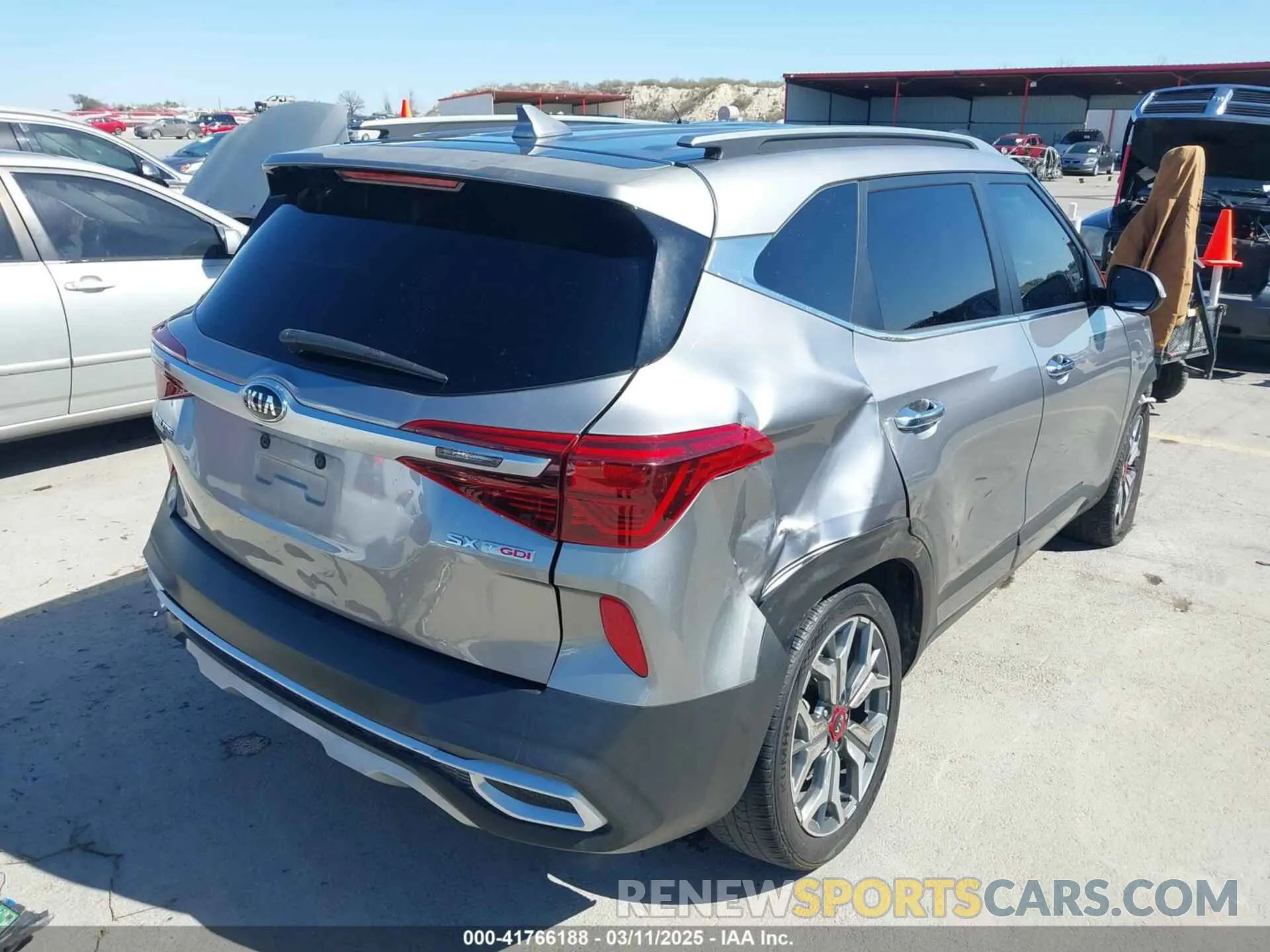 4 fotografías del automóvil dañado KNDETCA22M7058882 KIA SELTOS 2021