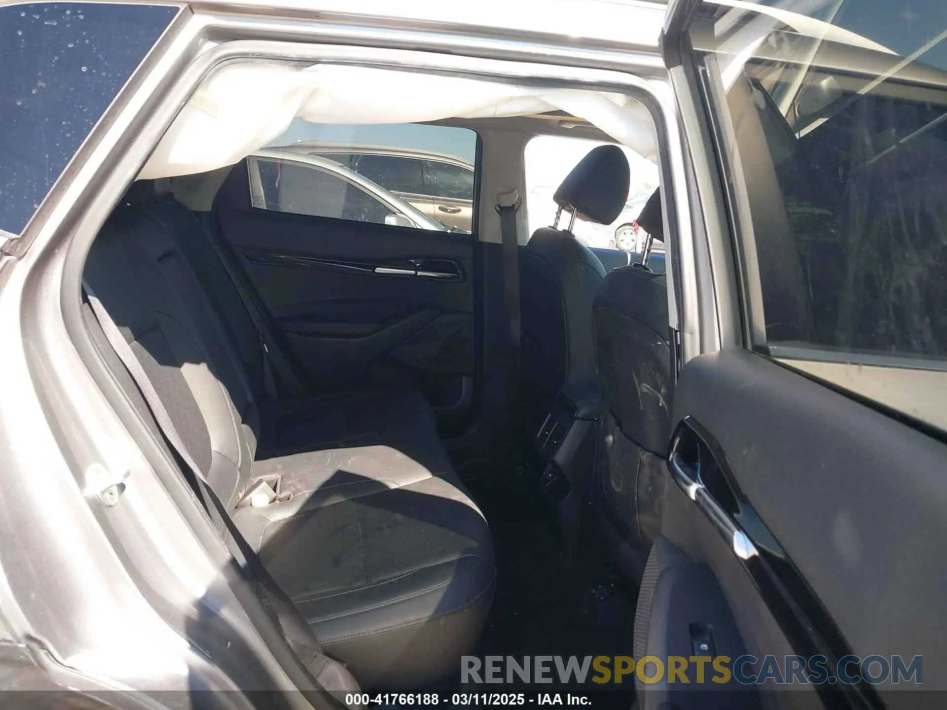 8 fotografías del automóvil dañado KNDETCA22M7058882 KIA SELTOS 2021