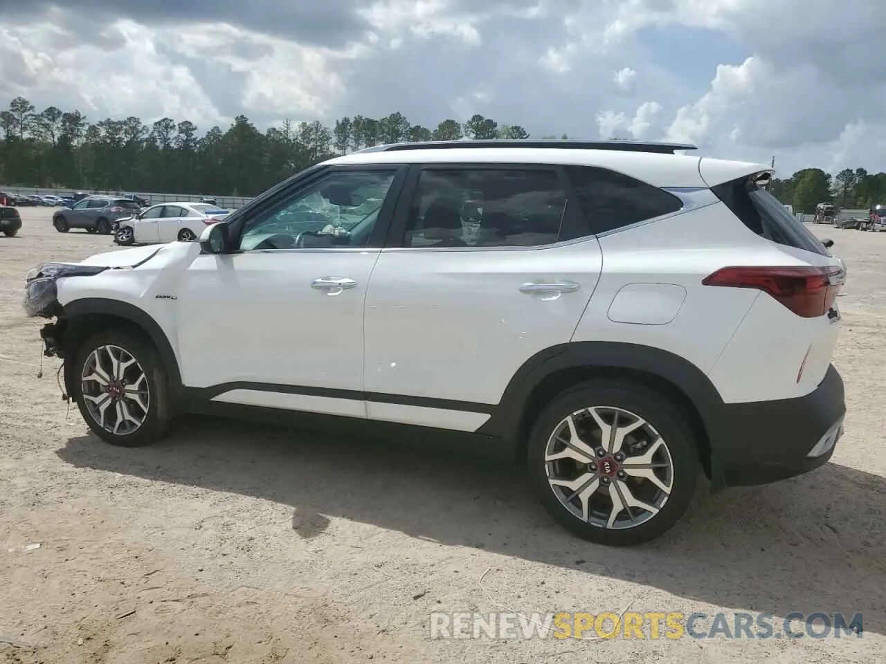 2 fotografías del automóvil dañado KNDETCA22M7082096 KIA SELTOS 2021