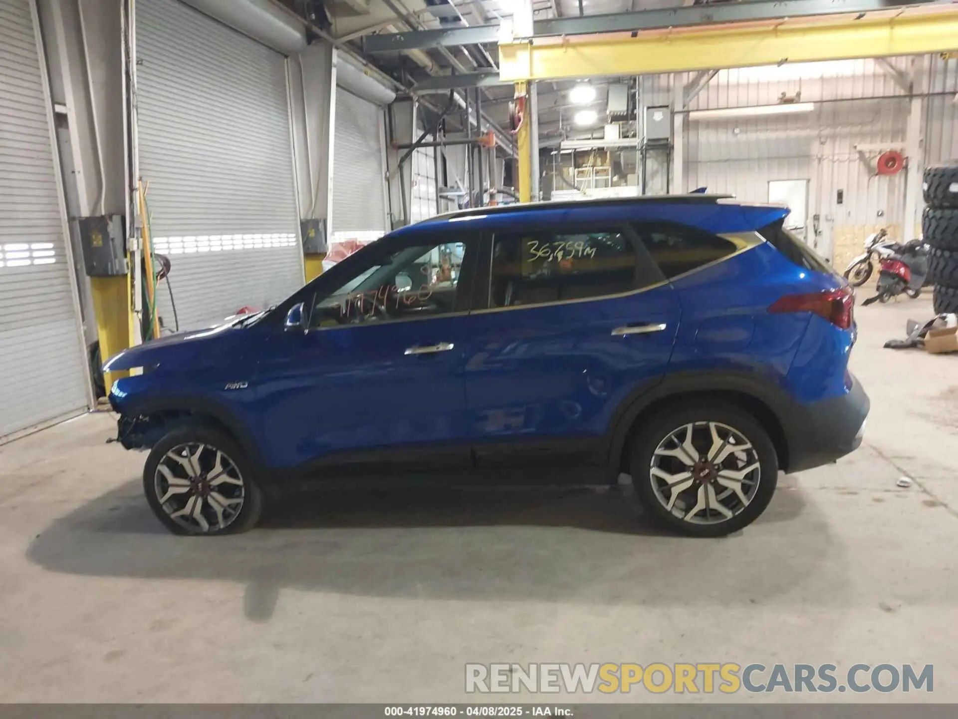 15 fotografías del automóvil dañado KNDETCA22M7109166 KIA SELTOS 2021