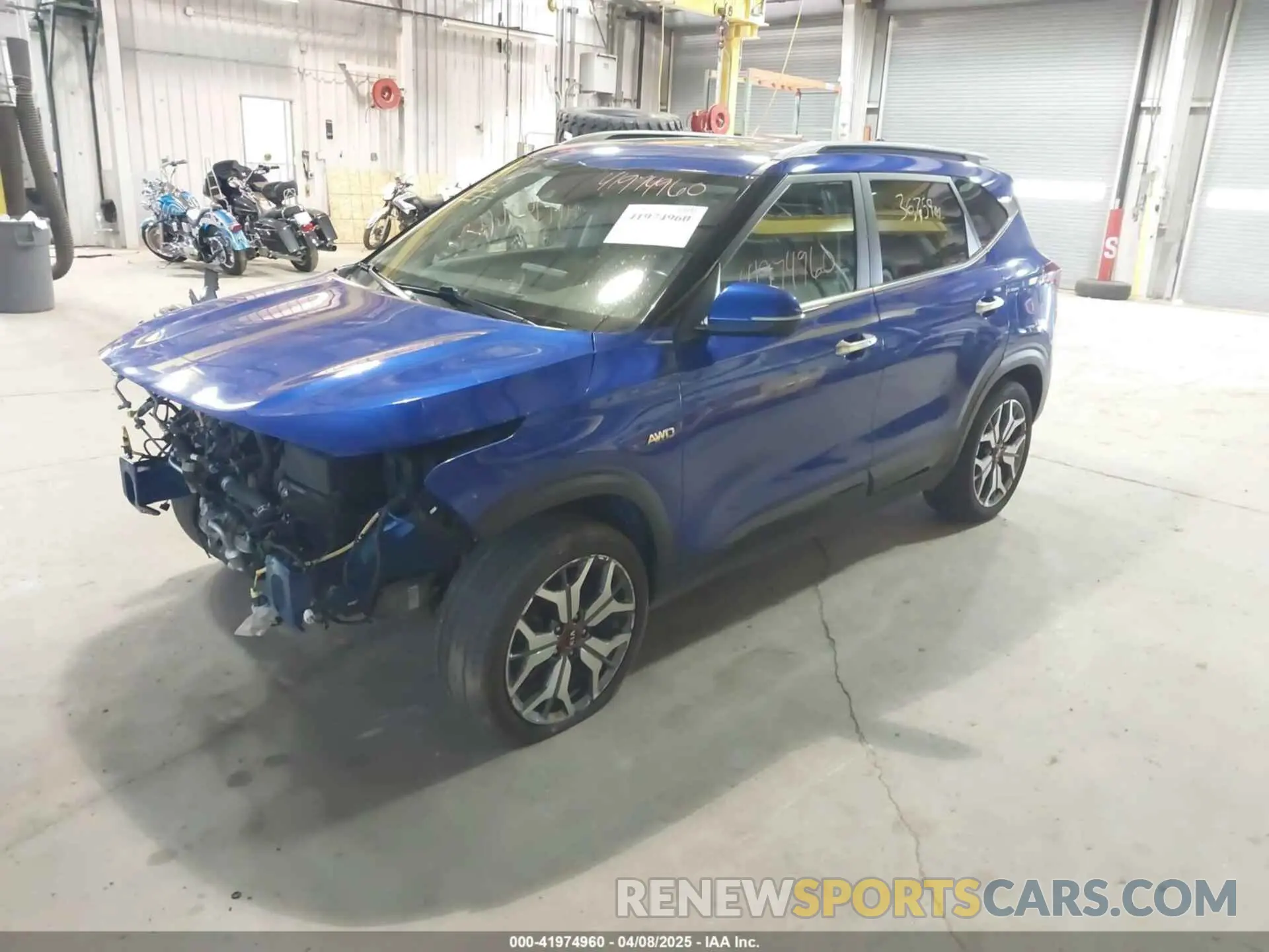 2 fotografías del automóvil dañado KNDETCA22M7109166 KIA SELTOS 2021