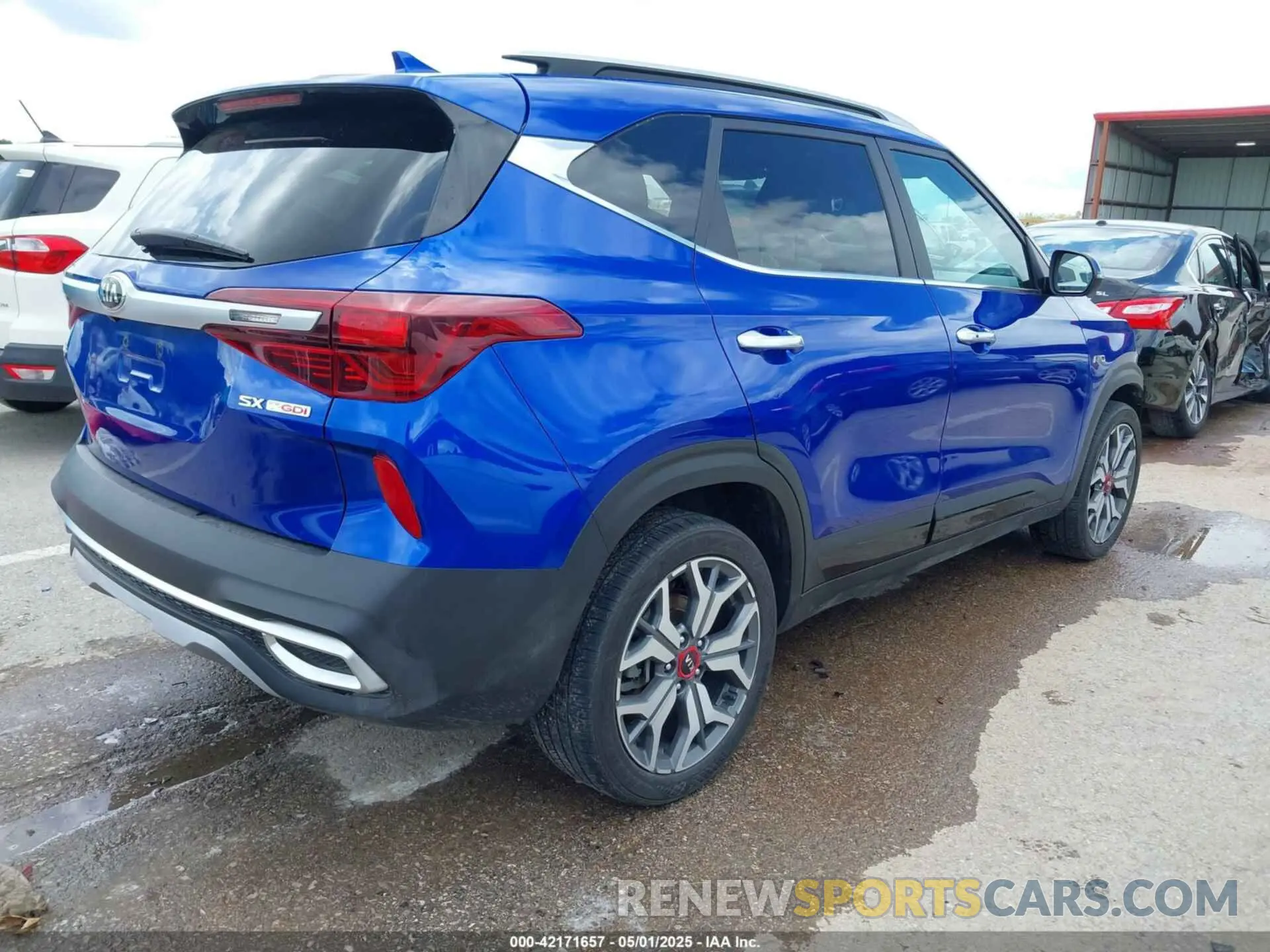 4 fotografías del automóvil dañado KNDETCA22M7173899 KIA SELTOS 2021