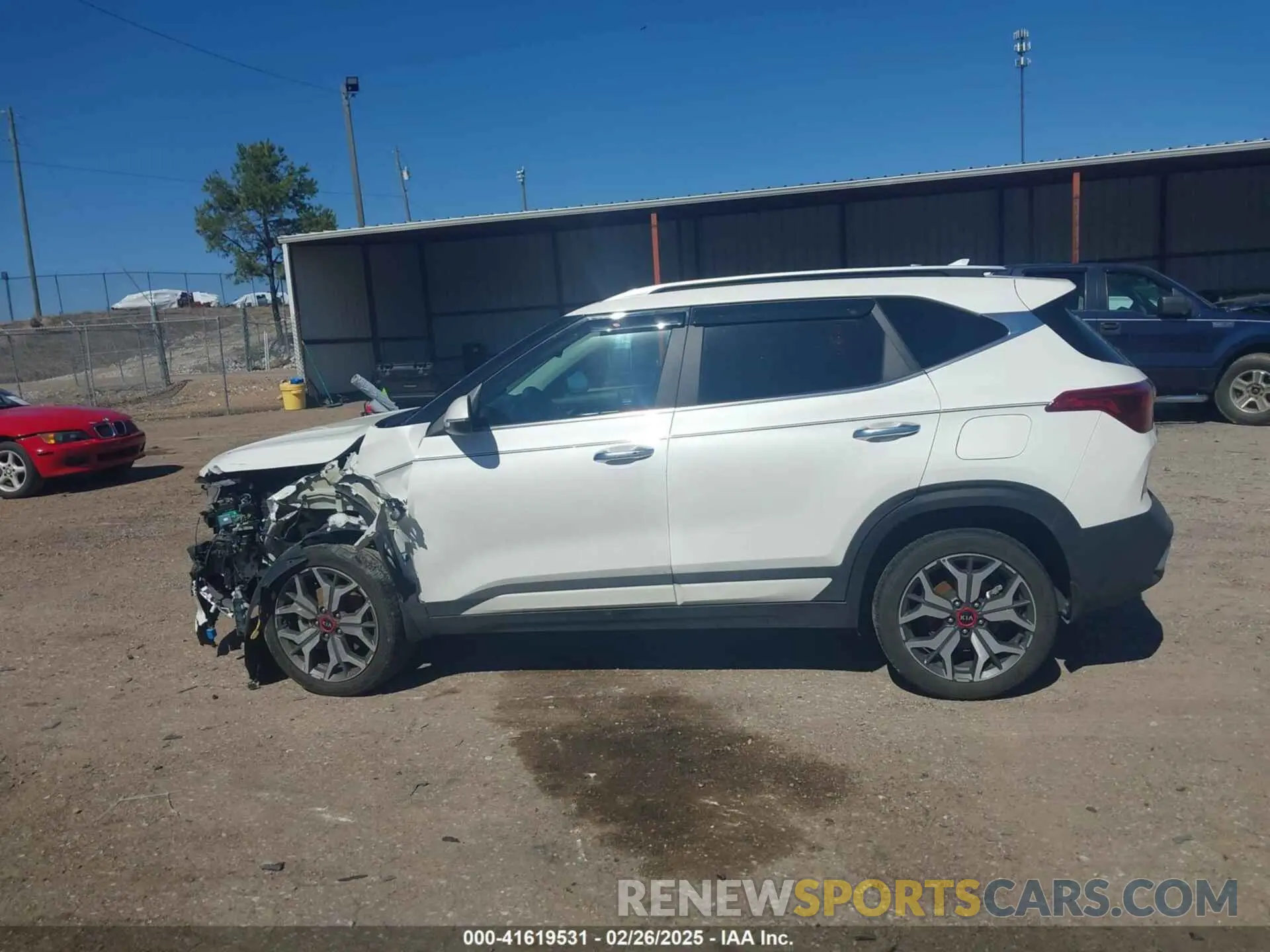 14 fotografías del automóvil dañado KNDETCA23M7217621 KIA SELTOS 2021