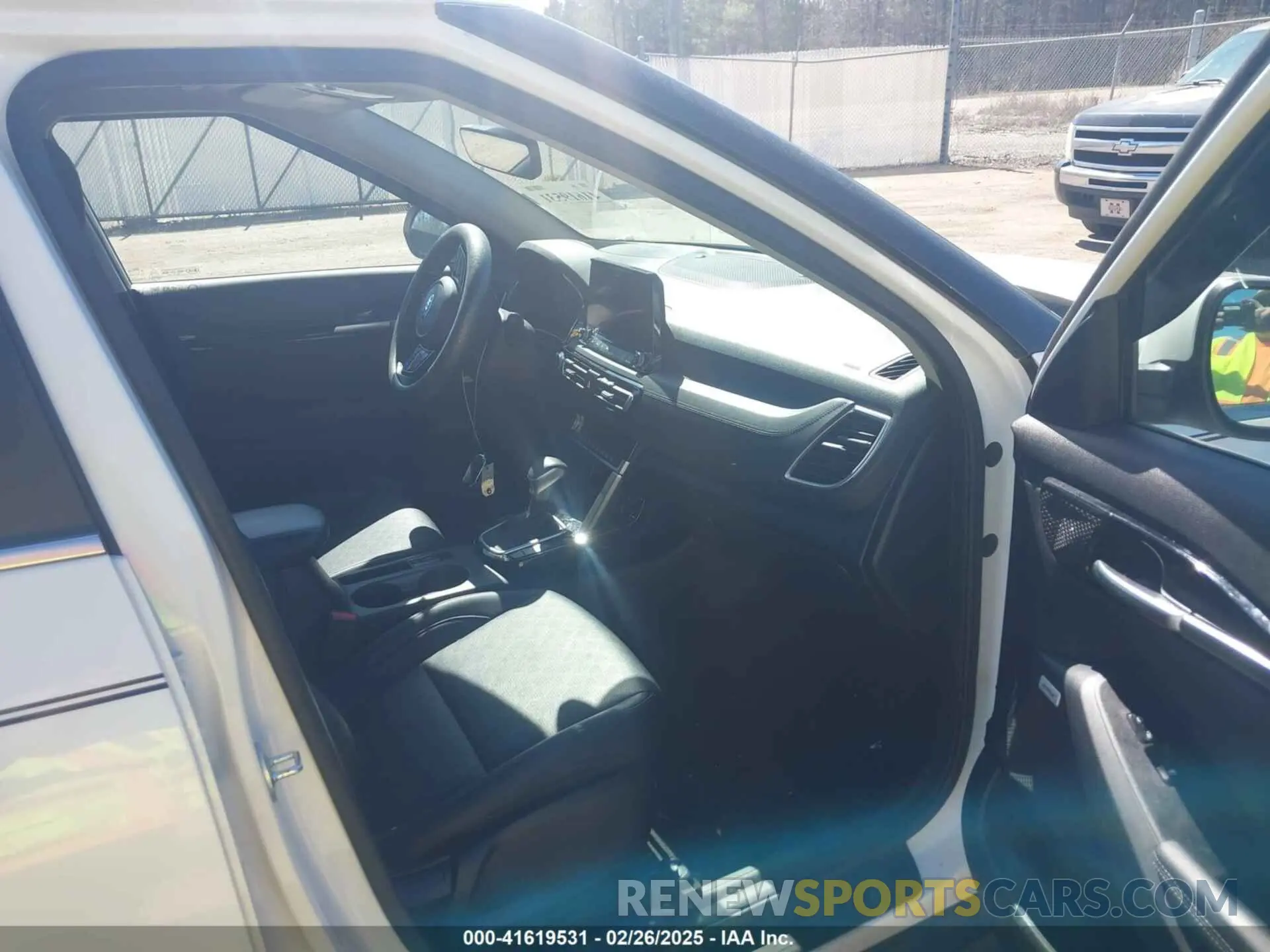 5 fotografías del automóvil dañado KNDETCA23M7217621 KIA SELTOS 2021