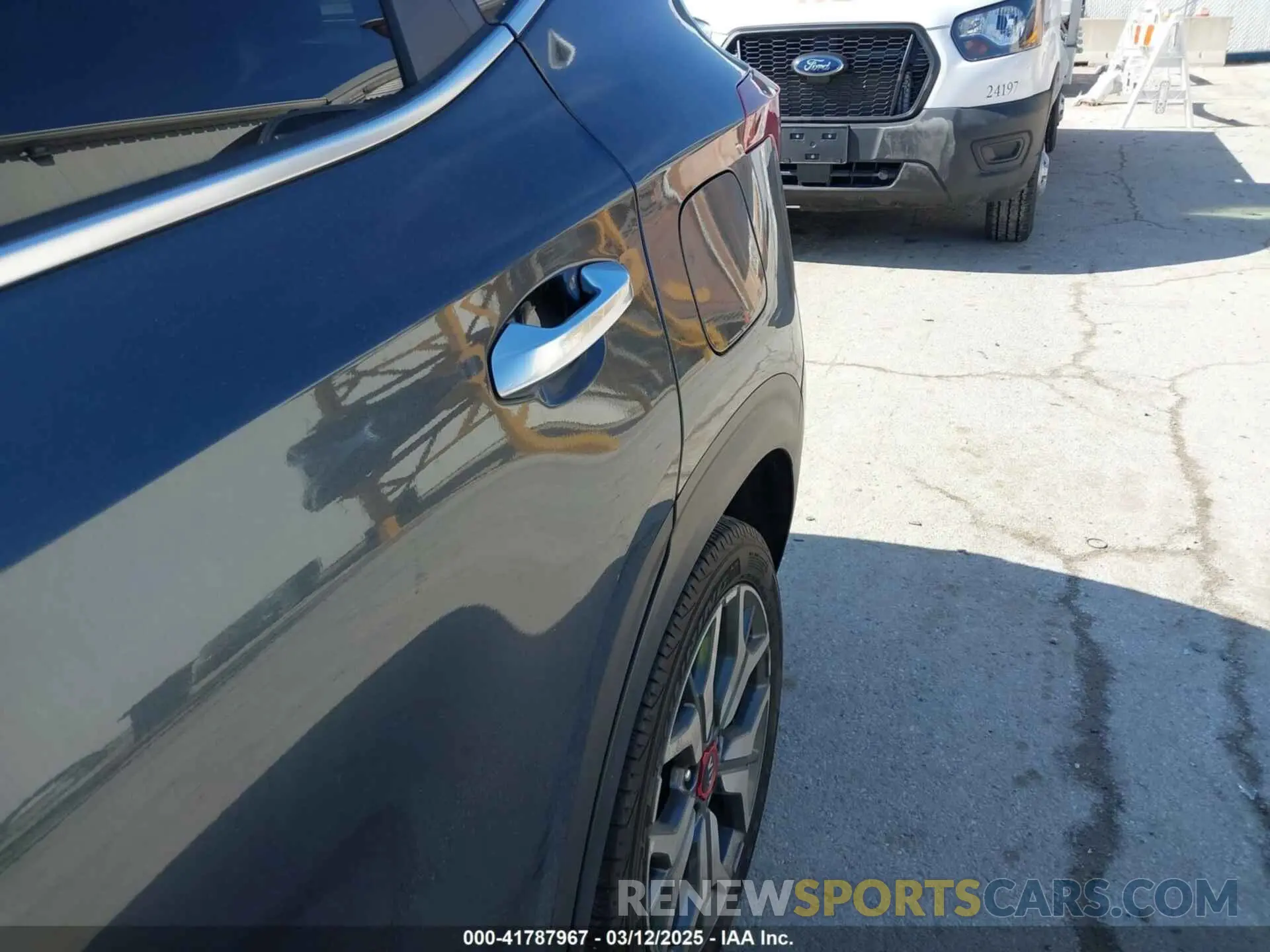 12 fotografías del automóvil dañado KNDETCA24M7116667 KIA SELTOS 2021