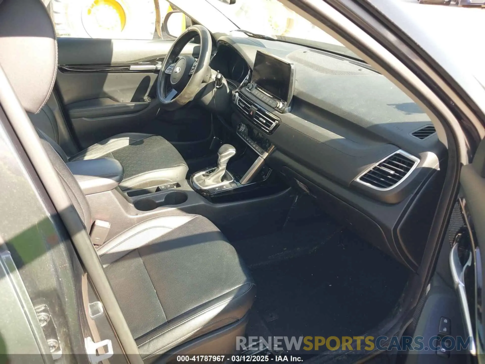 5 fotografías del automóvil dañado KNDETCA24M7116667 KIA SELTOS 2021